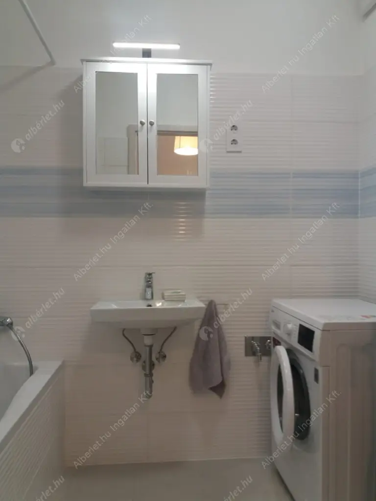 Kiadó albérlet 250000 Ft/hó áron: Budapest, XIII. kerület  Jász utca. Mérete: 45 nm, 1 szobás | Alberlet.hu - 6635339