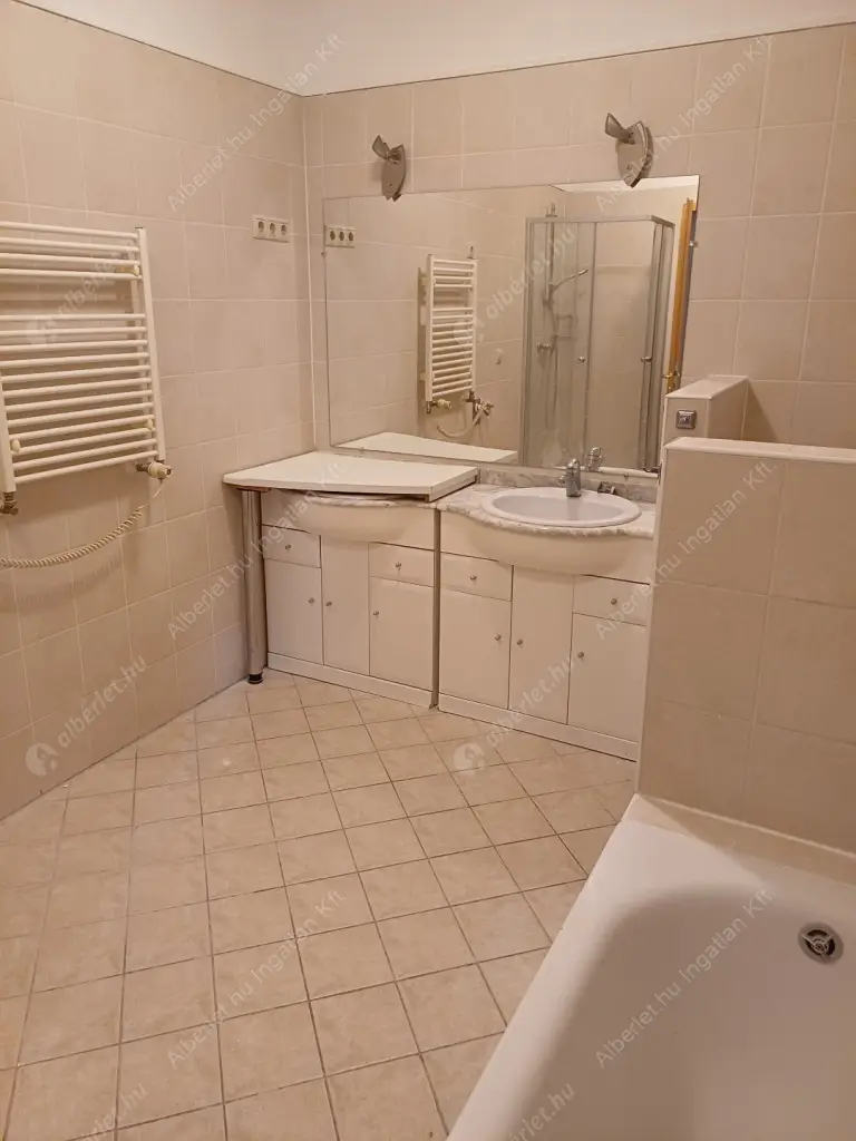 Kiadó albérlet 600000 Ft/hó áron: Budapest, XIII. kerület  Kárpát utca. Mérete: 108 nm, 4 szobás | Alberlet.hu - 6571685