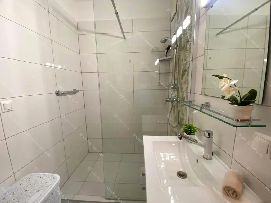 Kiadó albérlet 280000 Ft/hó áron: Budapest, XIII. kerület  Kárpát utca. Mérete: 45 nm, 2 szobás | Alberlet.hu - 6663454