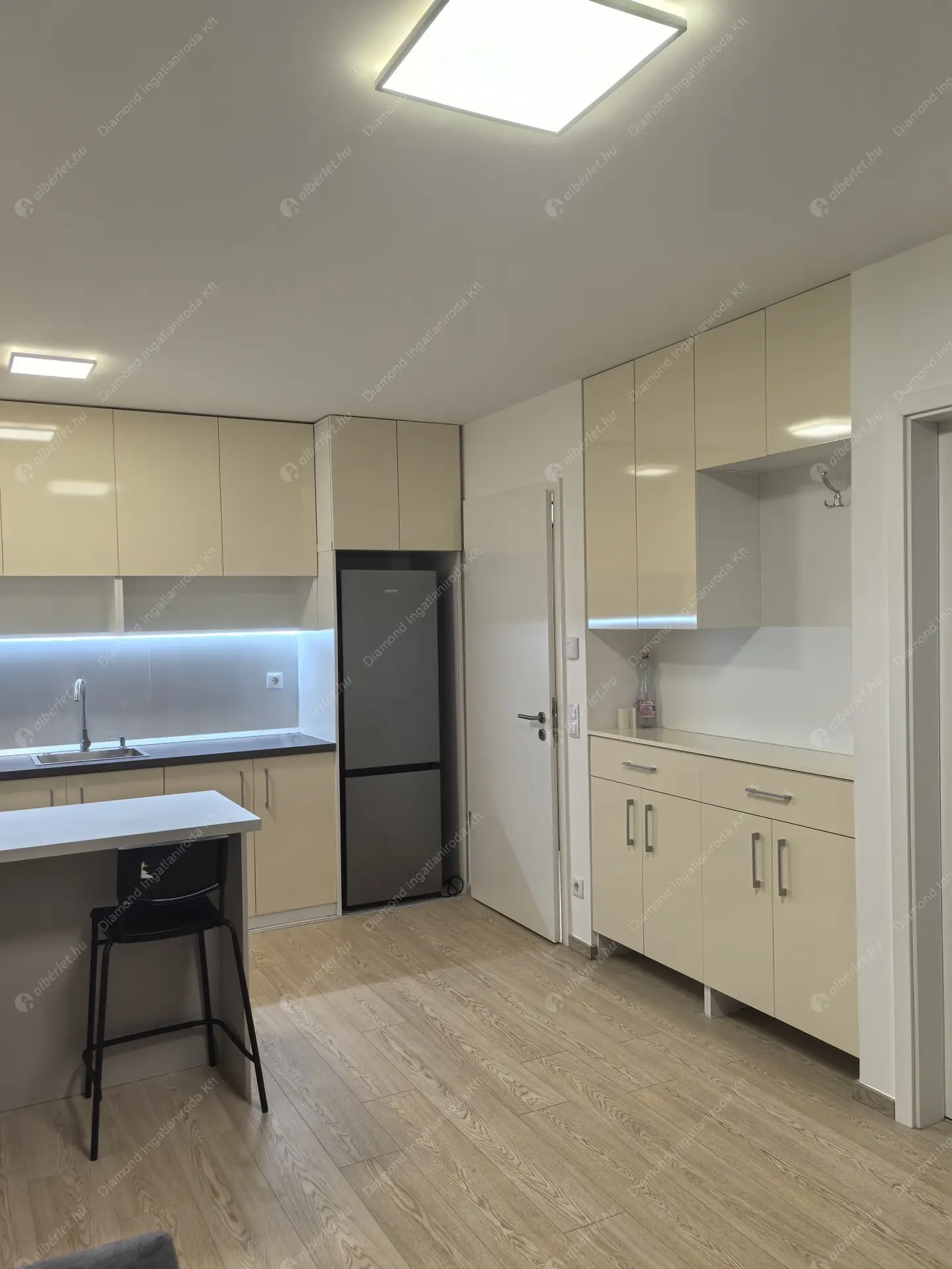 Kiadó albérlet 290000 Ft/hó áron: Budapest, XIII. kerület  Kassák Lajos utca. Mérete: 40 nm, 1 szobás | Alberlet.hu - 6443062