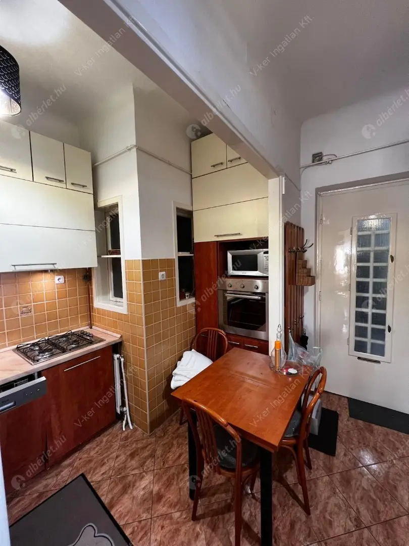 Kiadó albérlet 285000 Ft/hó áron: Budapest, XIII. kerület  Katona József utca. Mérete: 65 nm, 2 szobás | Alberlet.hu - 6581444