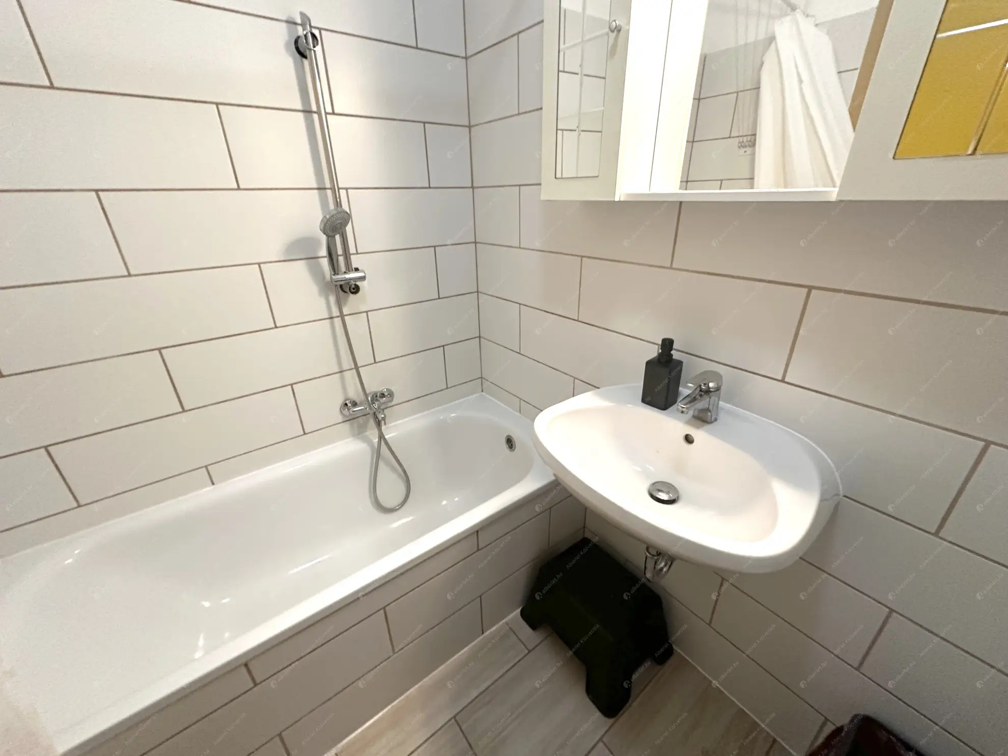 Kiadó albérlet 200000 Ft/hó áron: Budapest, XIII. kerület  Lehel utca. Mérete: 32 nm, 1 szobás | Alberlet.hu - 6588102