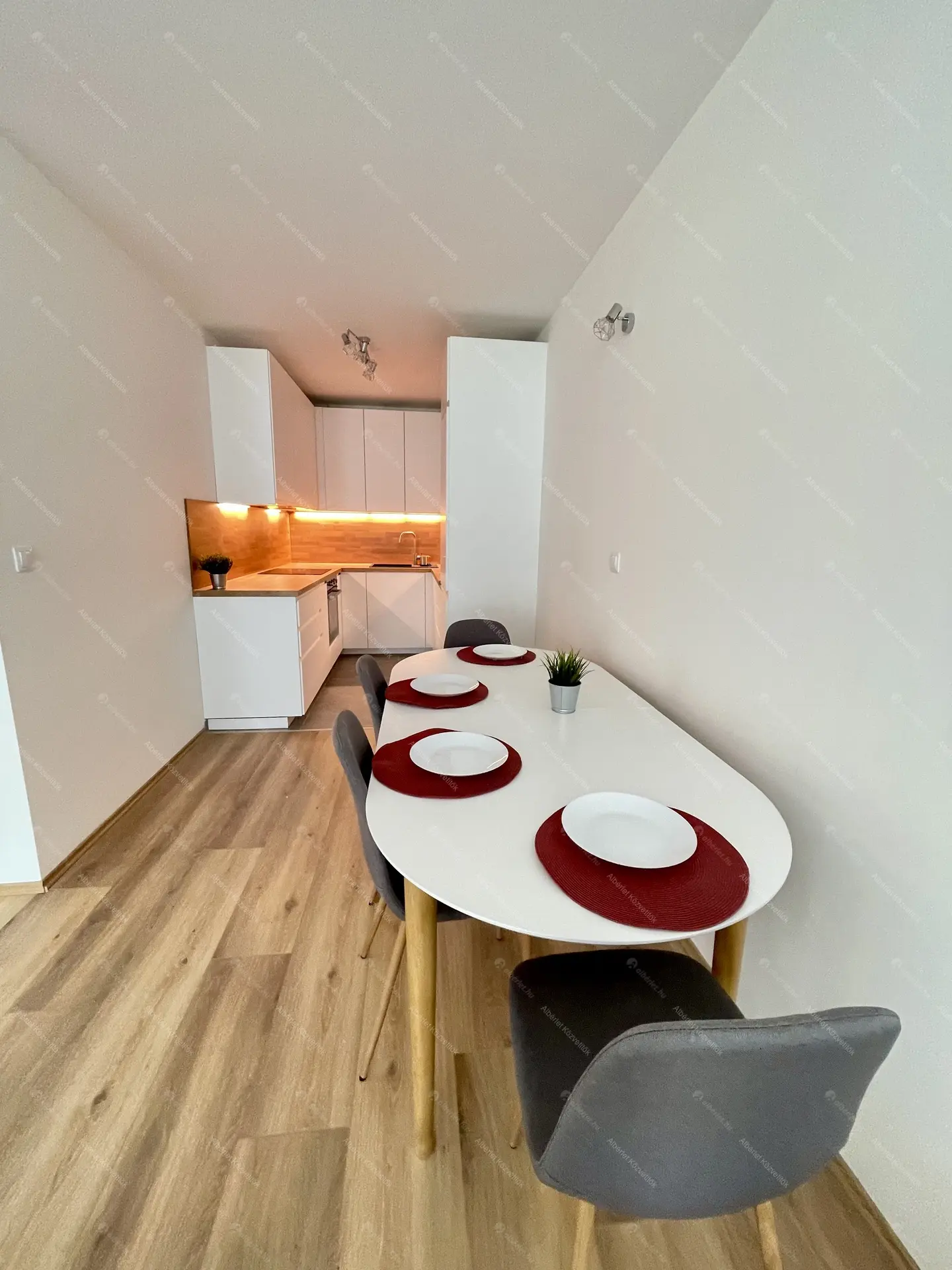 Kiadó albérlet 275000 Ft/hó áron: Budapest, XIII. kerület  Lehel utca. Mérete: 50 nm, 2 szobás | Alberlet.hu - 6028385