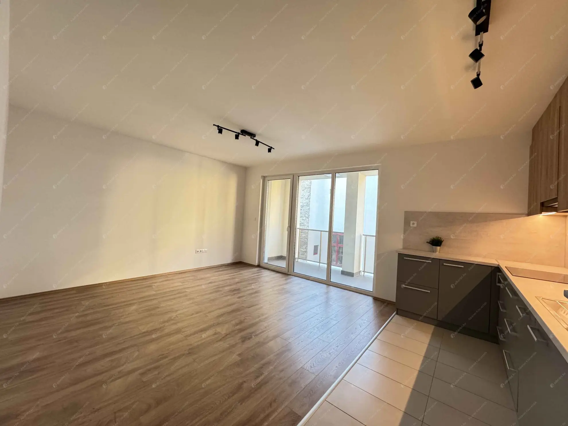 Kiadó albérlet 270000 Ft/hó áron: Budapest, XIII. kerület  Lehel utca. Mérete: 52 nm, 1 szobás | Alberlet.hu - 6624991