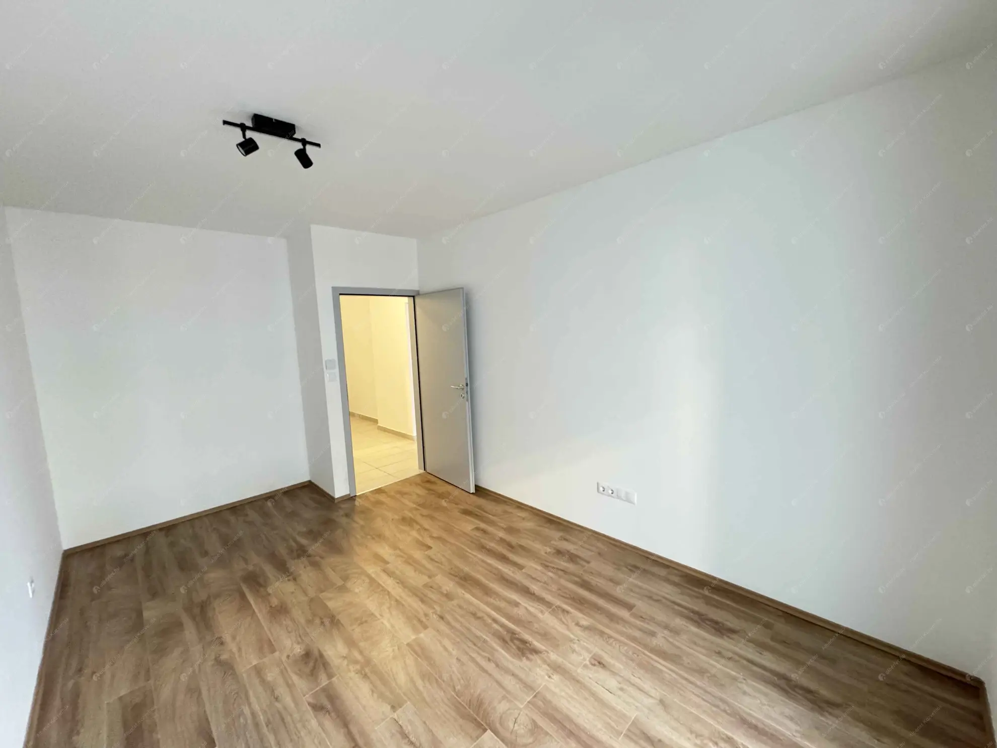 Kiadó albérlet 270000 Ft/hó áron: Budapest, XIII. kerület  Lehel utca. Mérete: 52 nm, 1 szobás | Alberlet.hu - 6624999