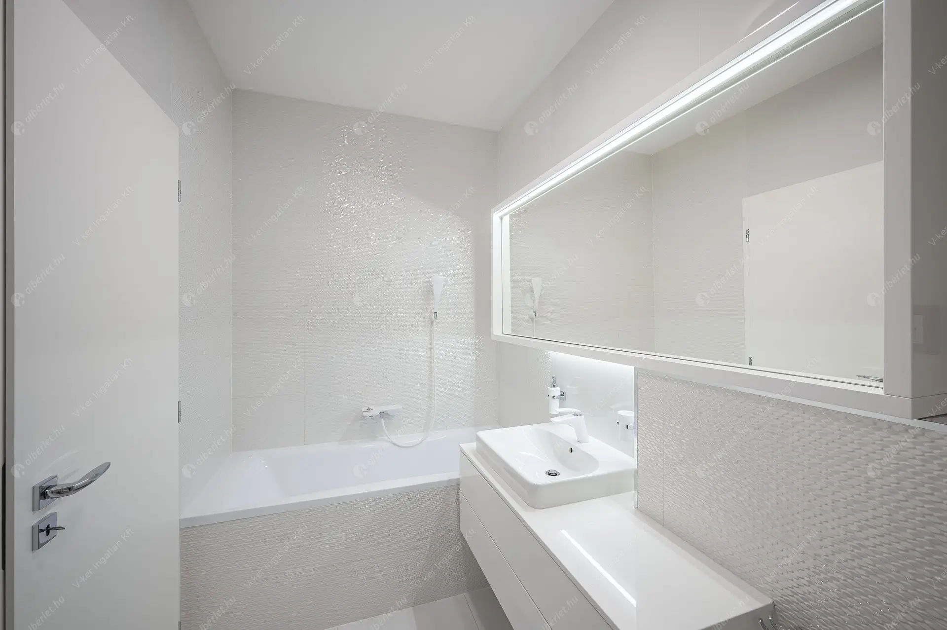 Kiadó albérlet 3356000 Ft/hó áron: Budapest, XIII. kerület  Marina sétány. Mérete: 220 nm, 4 szobás | Alberlet.hu - 5785420