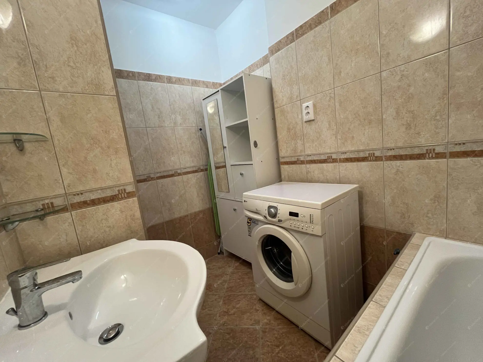 Kiadó albérlet 160000 Ft/hó áron: Budapest, XIII. kerület  Népfürdő utca. Mérete: 36 nm, 1 szobás | Alberlet.hu - 6585873