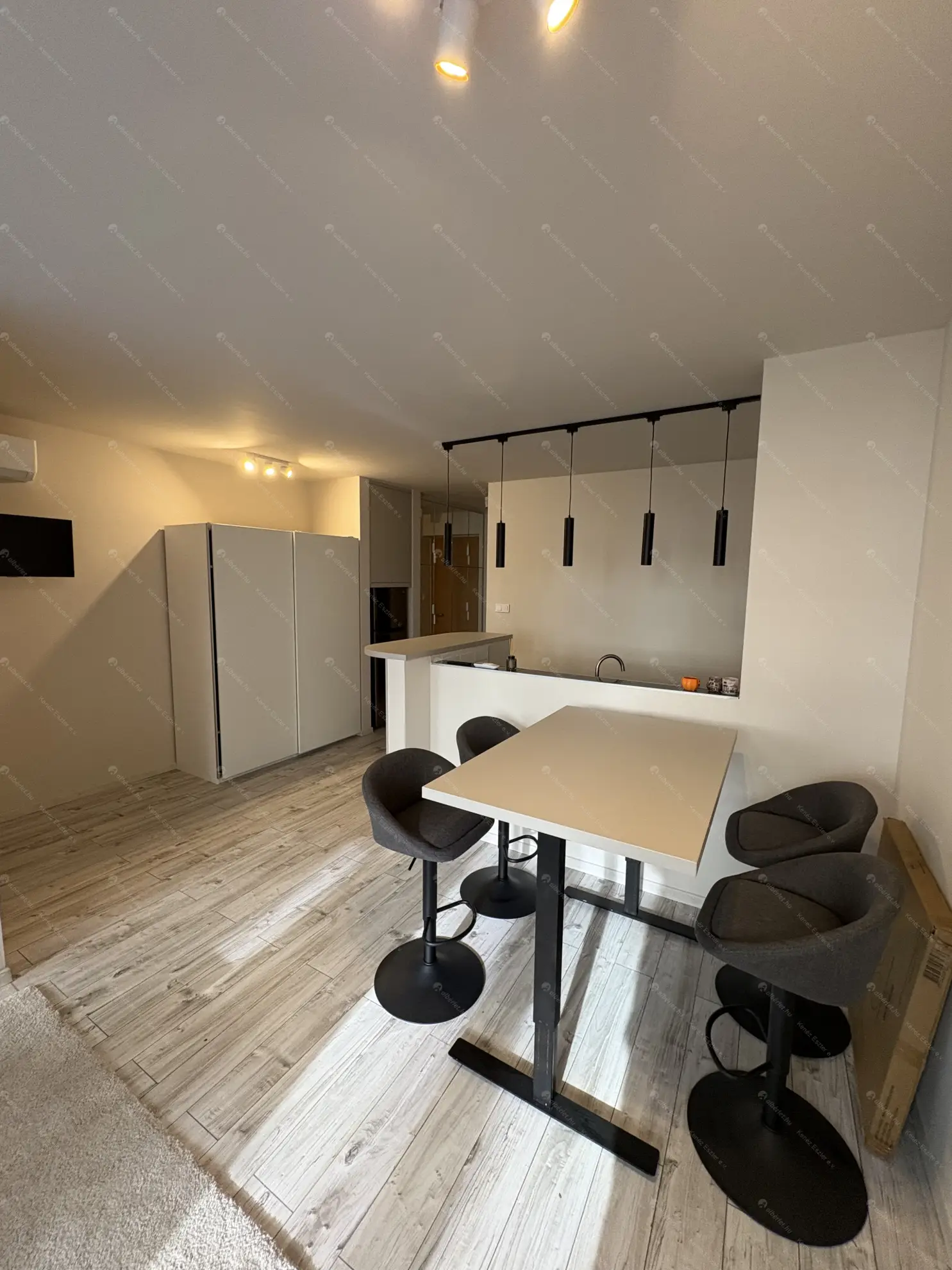 Kiadó albérlet 250000 Ft/hó áron: Budapest, XIII. kerület  Népfürdő utca. Mérete: 45 nm, 1 szobás | Alberlet.hu - 6598565