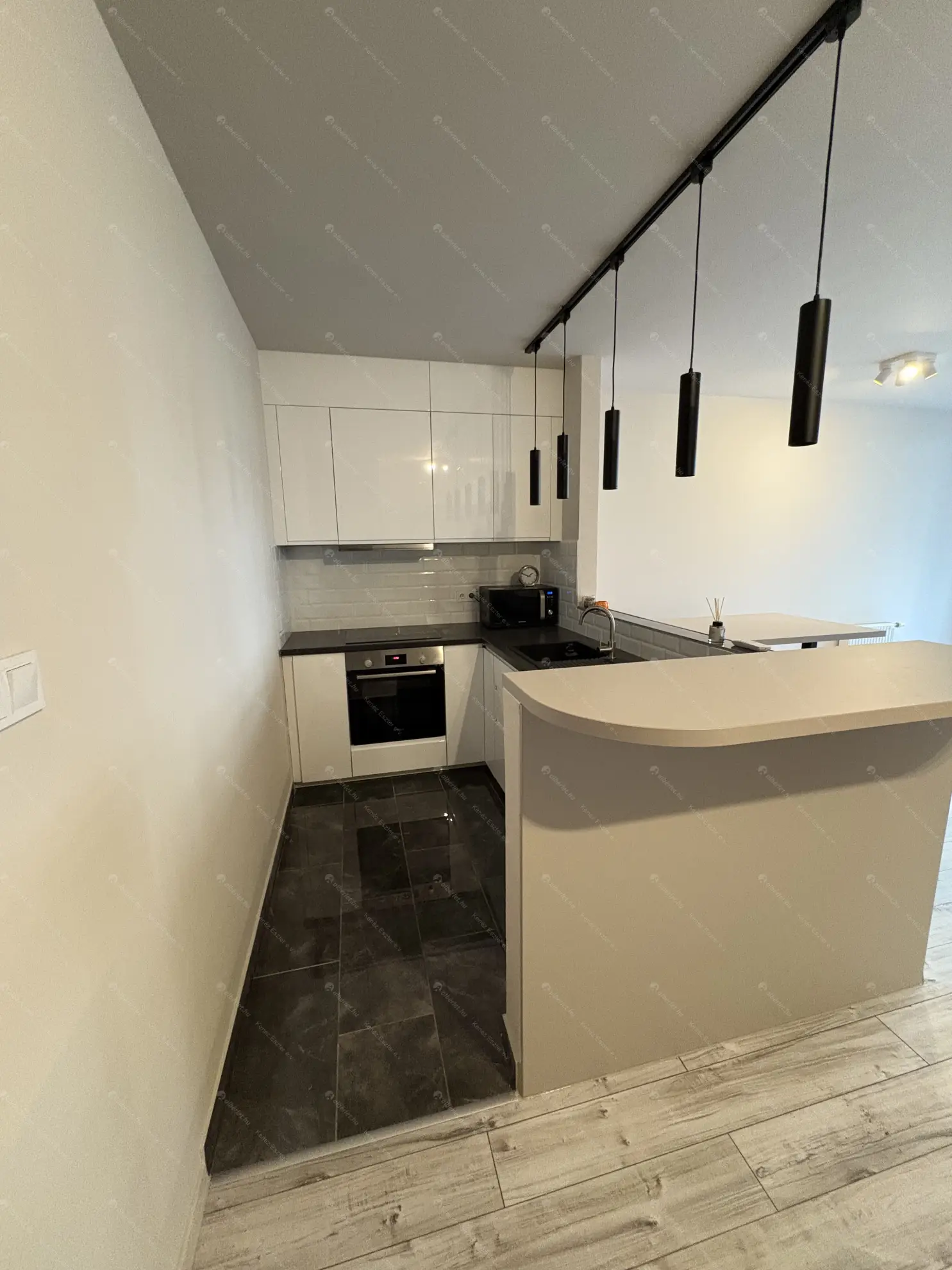 Kiadó albérlet 250000 Ft/hó áron: Budapest, XIII. kerület  Népfürdő utca. Mérete: 45 nm, 1 szobás | Alberlet.hu - 6598568