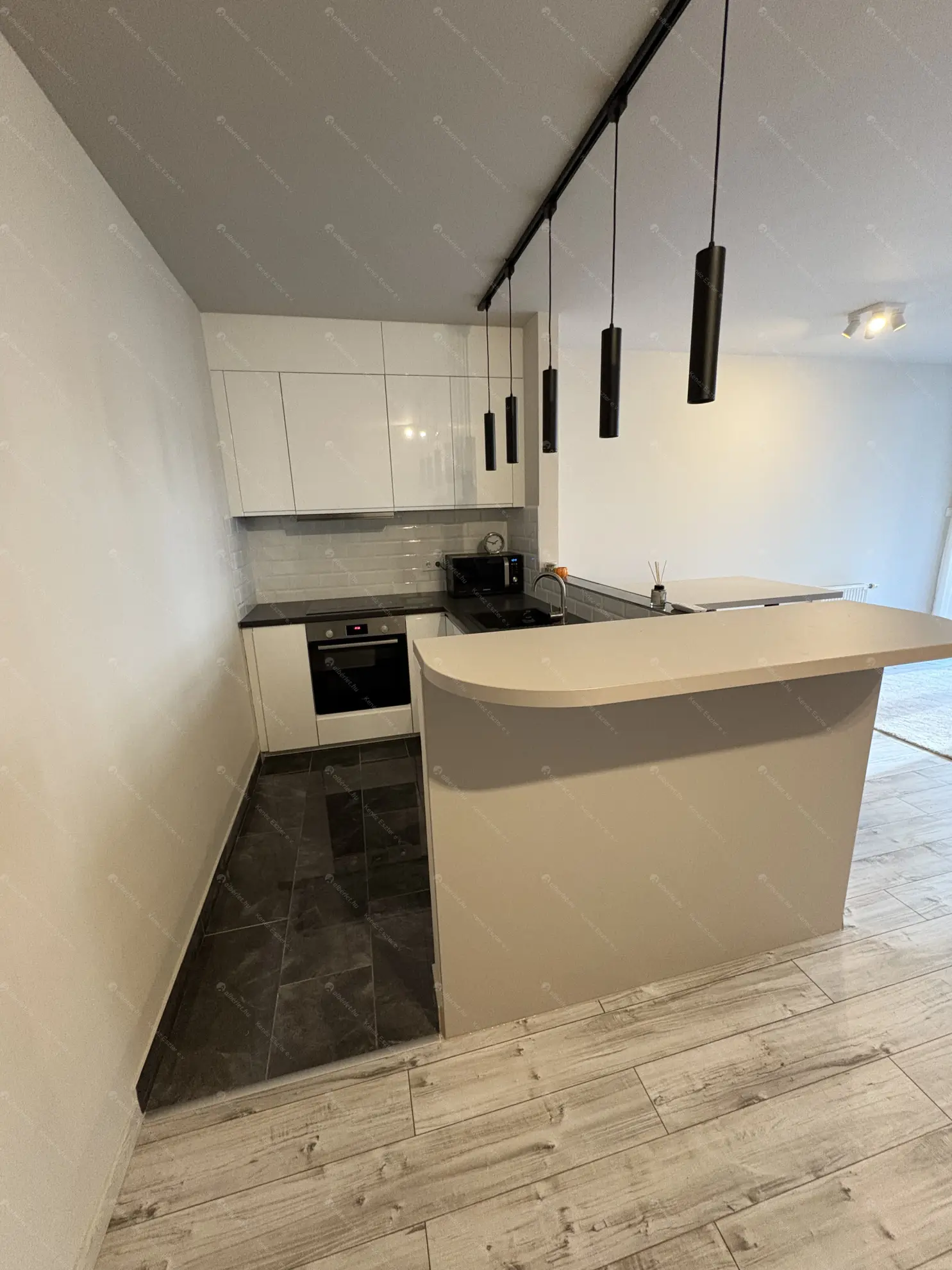 Kiadó albérlet 250000 Ft/hó áron: Budapest, XIII. kerület  Népfürdő utca. Mérete: 45 nm, 1 szobás | Alberlet.hu - 6598571