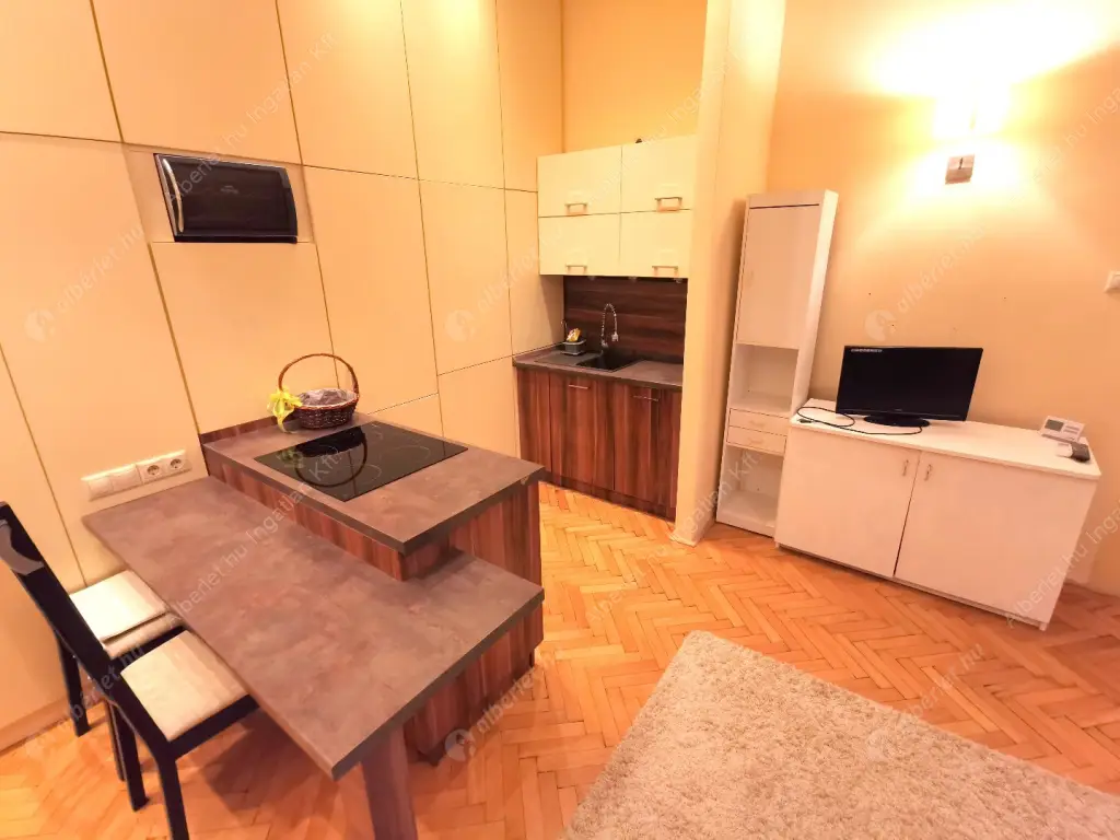 Kiadó albérlet 240000 Ft/hó áron: Budapest, XIII. kerület  Pannónia utca. Mérete: 38 nm, 1 szobás | Alberlet.hu - 6628173