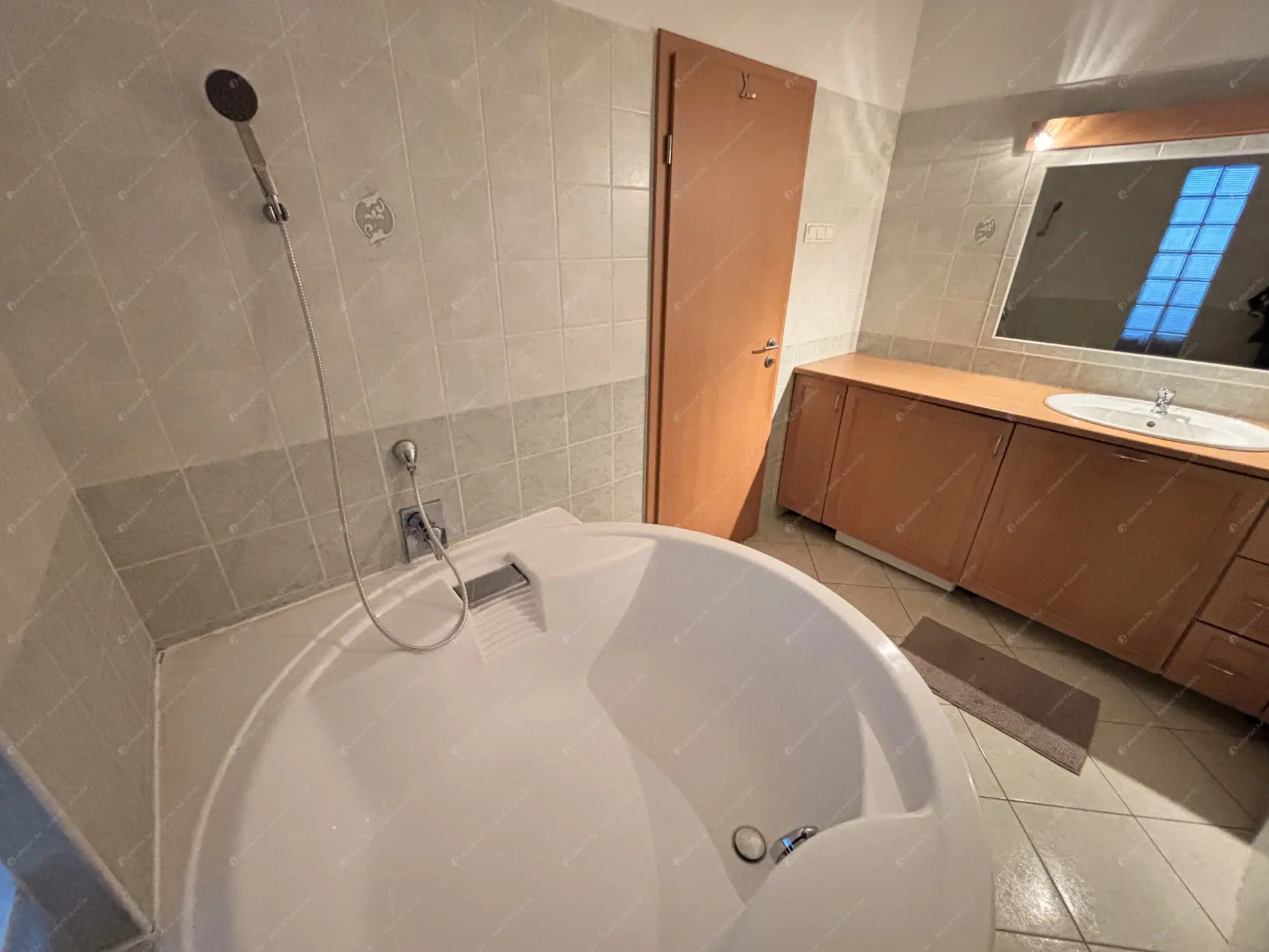 Kiadó albérlet 200000 Ft/hó áron: Budapest, XIII. kerület  Pap Károly utca. Mérete: 44 nm, 1 szobás | Alberlet.hu - 6636758