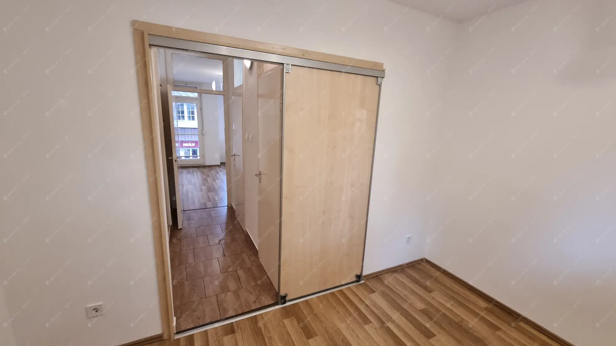 Kiadó albérlet 330000 Ft/hó áron: Budapest, XIII. kerület  Radnóti Miklós utca. Mérete: 65 nm, 2 szobás | Alberlet.hu - 6623549