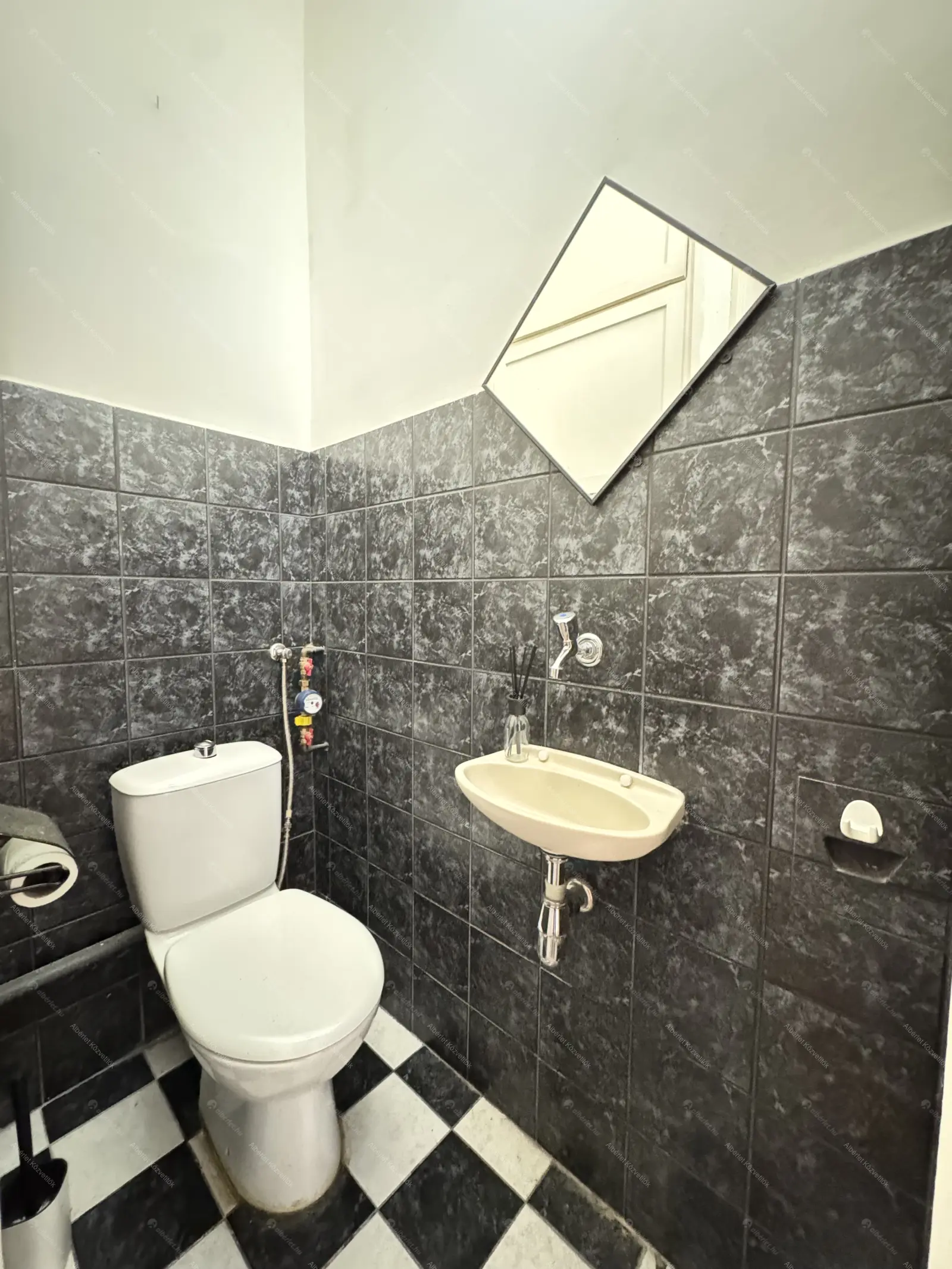 Kiadó albérlet 350000 Ft/hó áron: Budapest, XIII. kerület  Radnóti Miklós utca. Mérete: 75 nm, 3 szobás | Alberlet.hu - 6676411