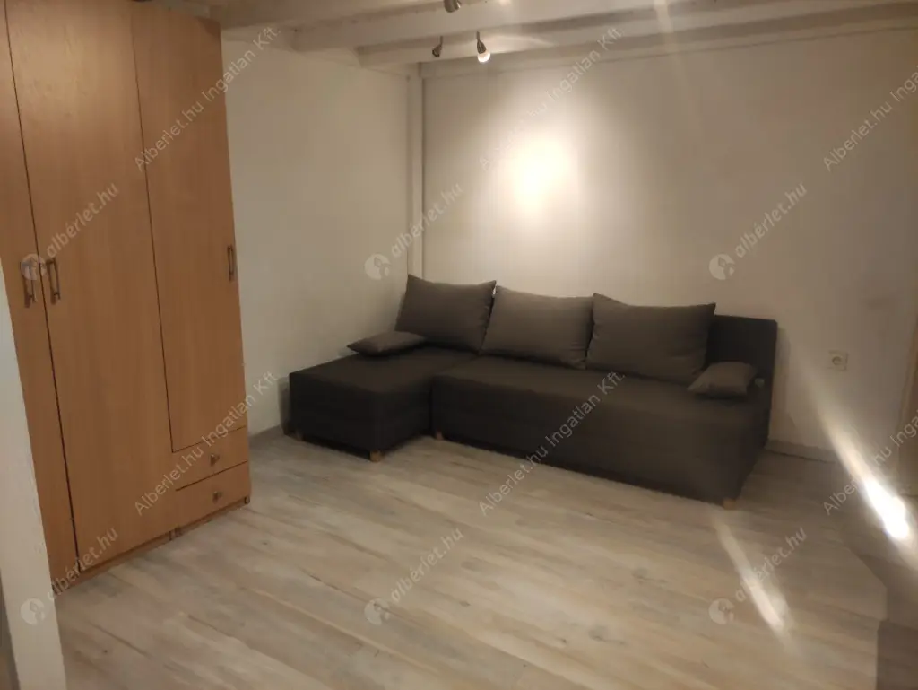 Kiadó albérlet 185000 Ft/hó áron: Budapest, XIII. kerület  Róbert Károly körút. Mérete: 25 nm, 1 szobás | Alberlet.hu - 6634784