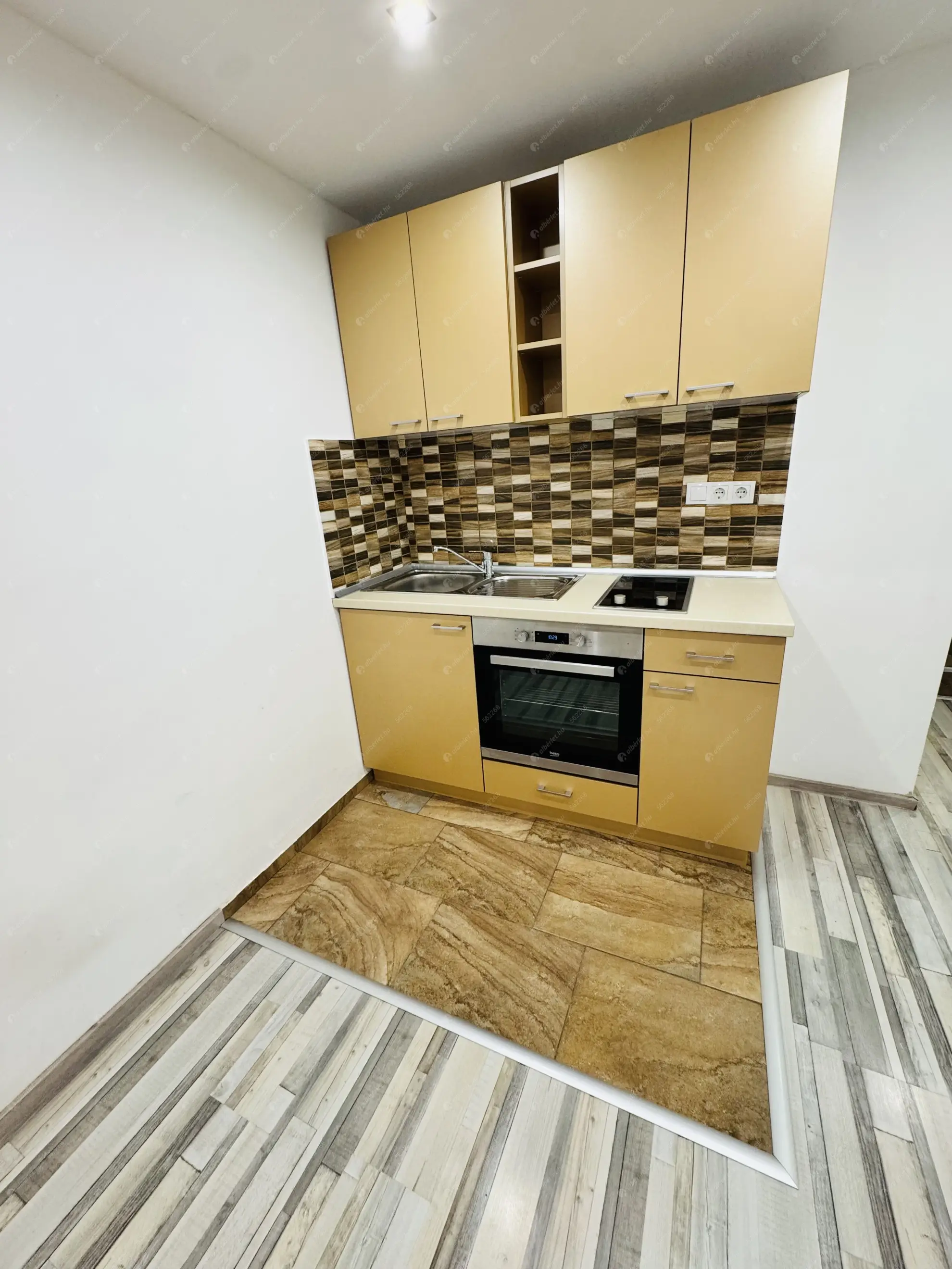 Kiadó albérlet 185000 Ft/hó áron: Budapest, XIII. kerület  Róbert Károly körút. Mérete: 29 nm, 1 szobás | Alberlet.hu - 6611972