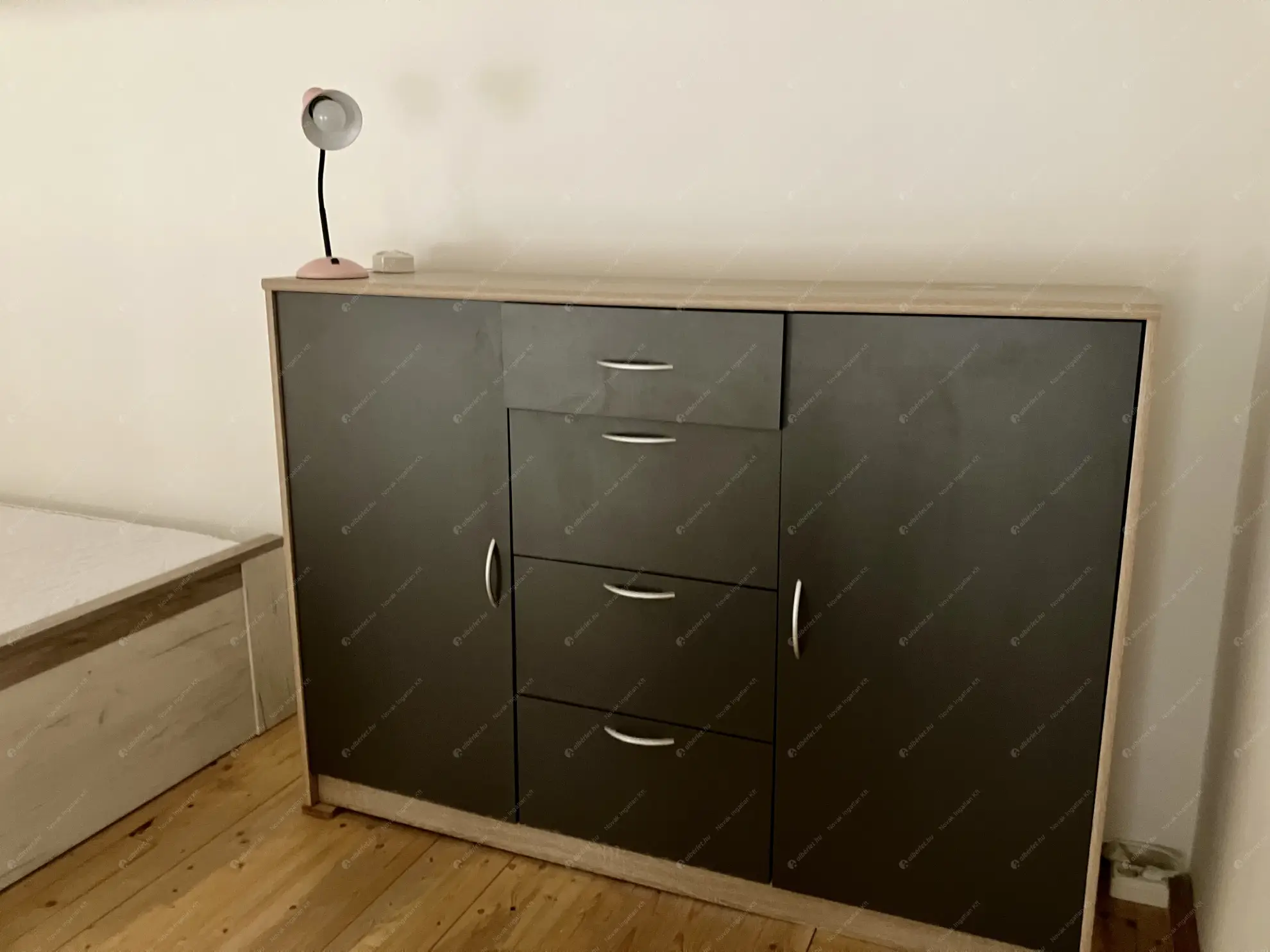 Kiadó albérlet 180000 Ft/hó áron: Budapest, XIII. kerület  Róbert Károly körút. Mérete: 35 nm, 1 szobás | Alberlet.hu - 6579479