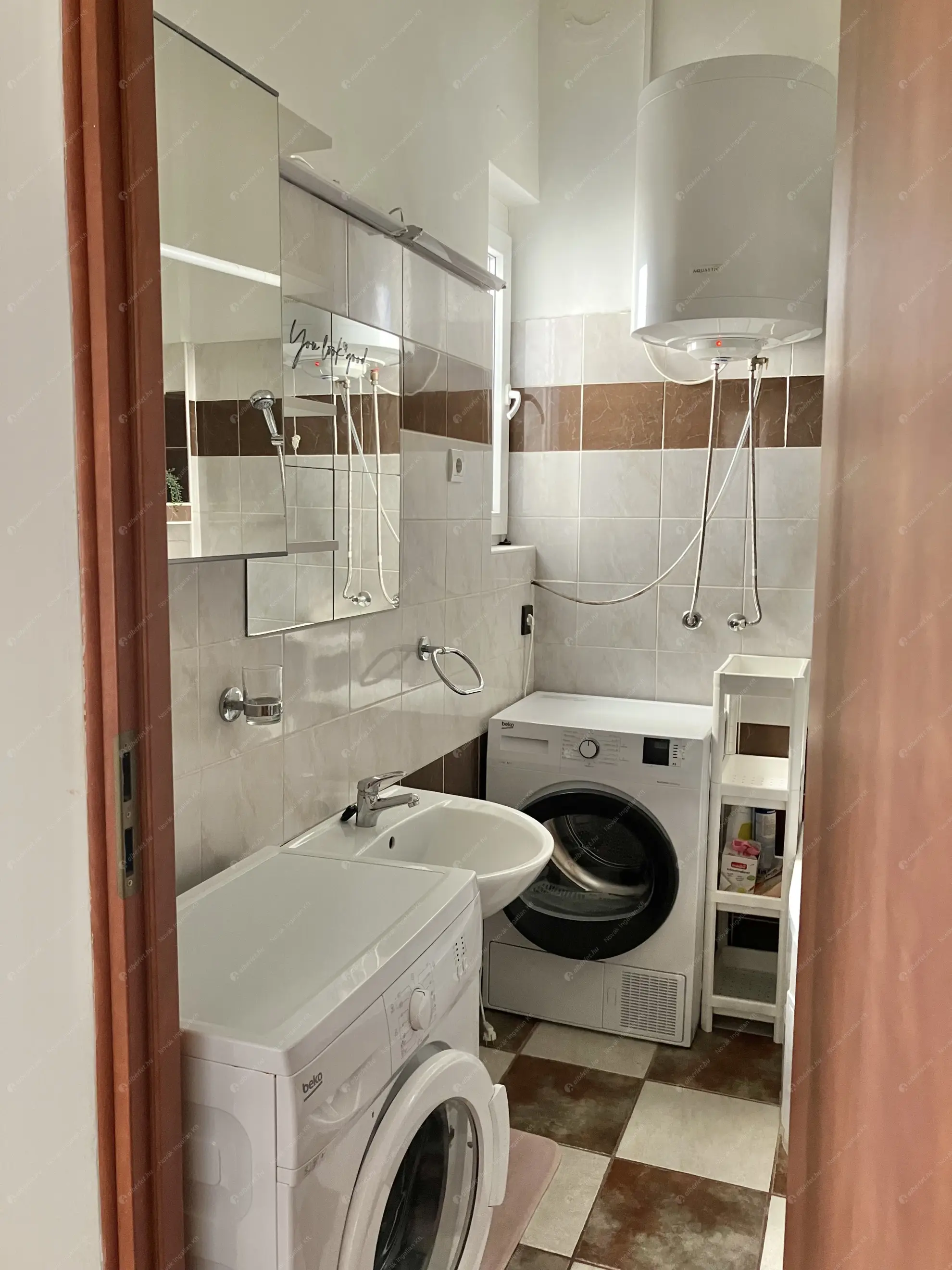 Kiadó albérlet 180000 Ft/hó áron: Budapest, XIII. kerület  Róbert Károly körút. Mérete: 35 nm, 1 szobás | Alberlet.hu - 6579480