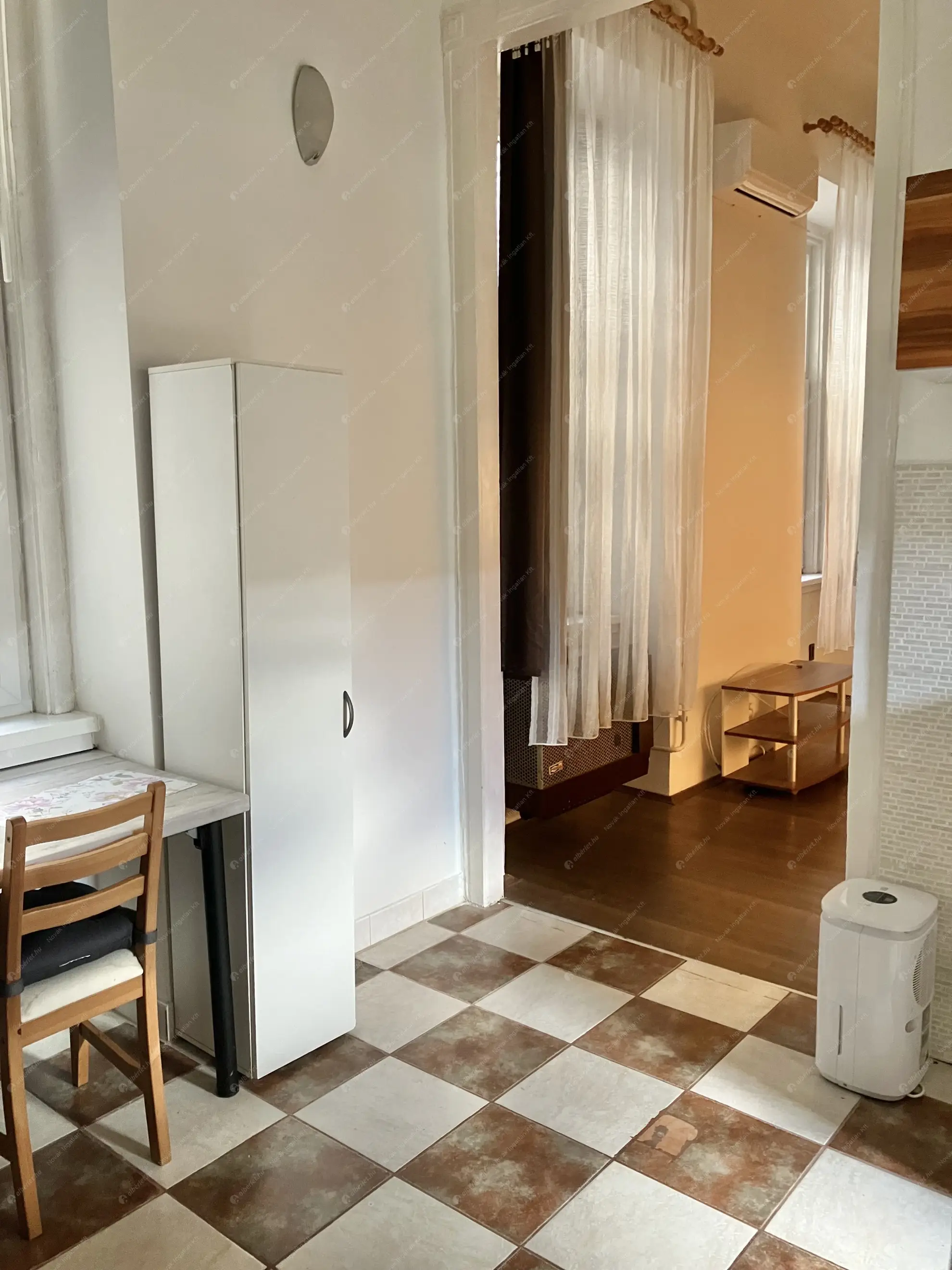 Kiadó albérlet 180000 Ft/hó áron: Budapest, XIII. kerület  Róbert Károly körút. Mérete: 35 nm, 1 szobás | Alberlet.hu - 6579481