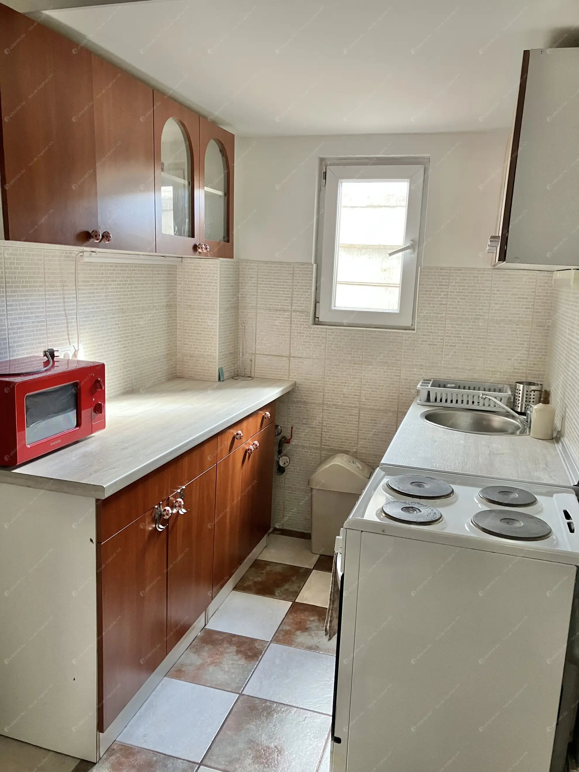 Kiadó albérlet 180000 Ft/hó áron: Budapest, XIII. kerület  Róbert Károly körút. Mérete: 35 nm, 1 szobás | Alberlet.hu - 6579482