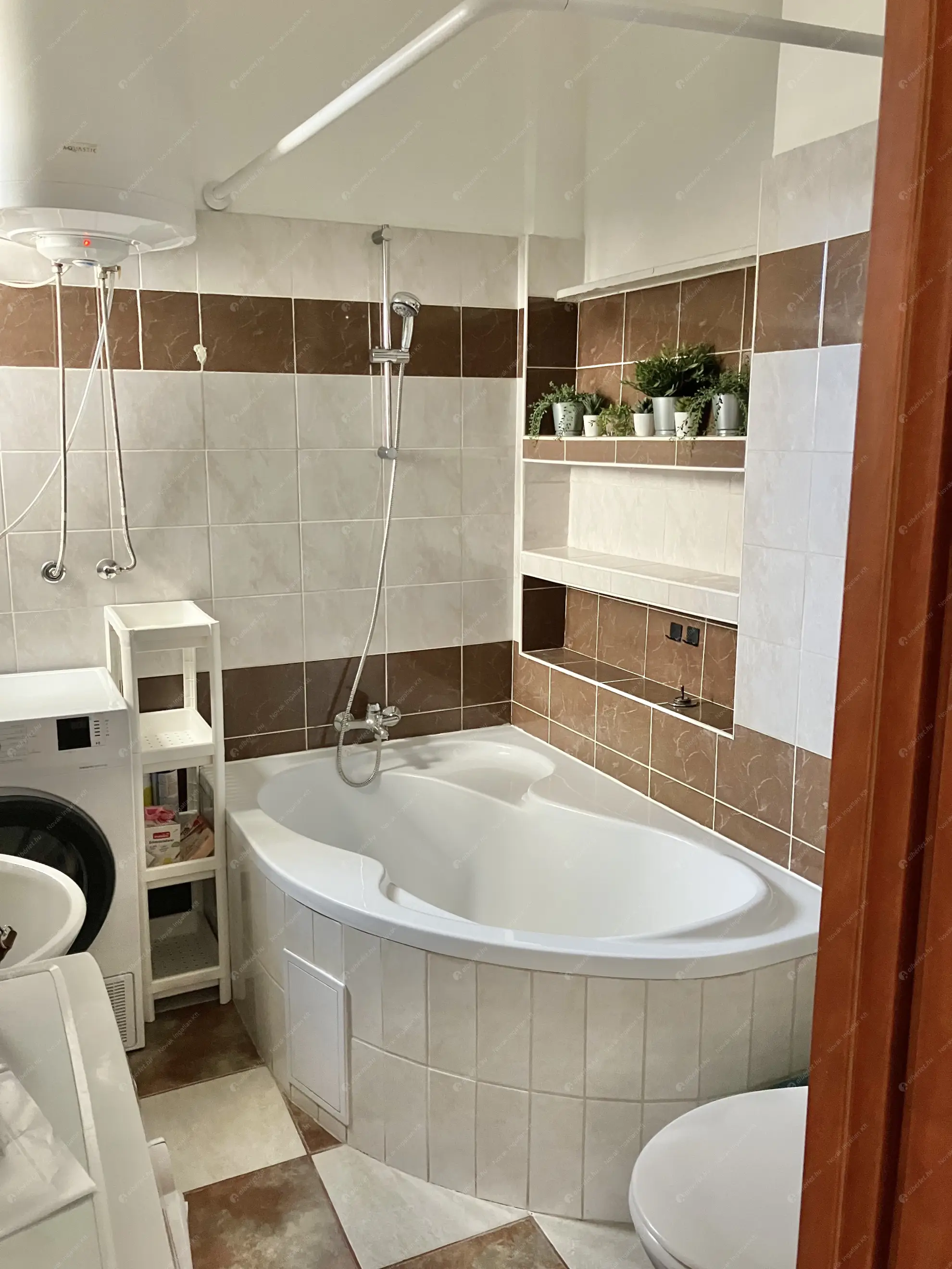 Kiadó albérlet 180000 Ft/hó áron: Budapest, XIII. kerület  Róbert Károly körút. Mérete: 35 nm, 1 szobás | Alberlet.hu - 6579483