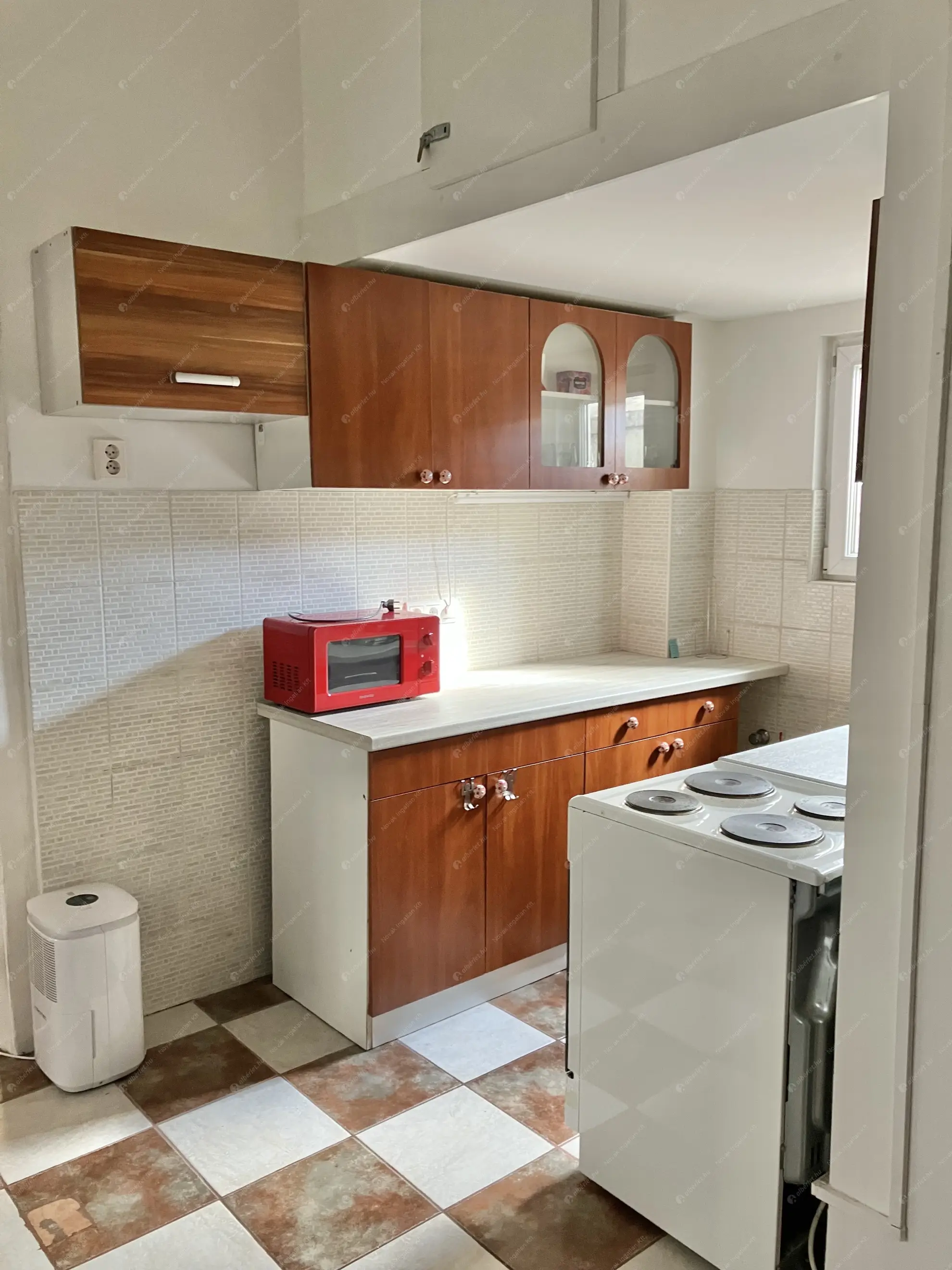 Kiadó albérlet 180000 Ft/hó áron: Budapest, XIII. kerület  Róbert Károly körút. Mérete: 35 nm, 1 szobás | Alberlet.hu - 6579485