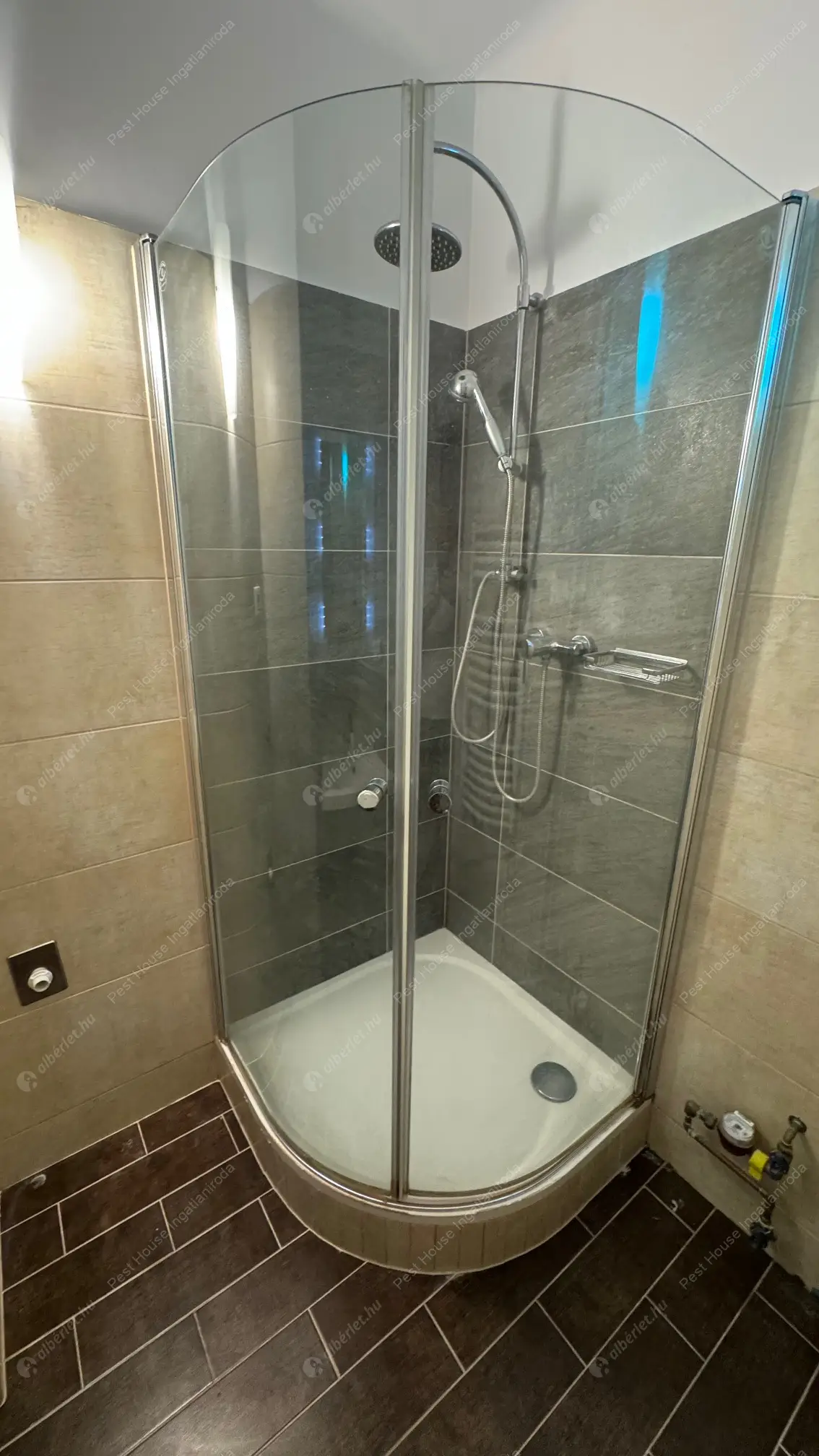 Kiadó albérlet 220000 Ft/hó áron: Budapest, XIII. kerület  Róbert Károly körút. Mérete: 43 nm, 2 szobás | Alberlet.hu - 6572595