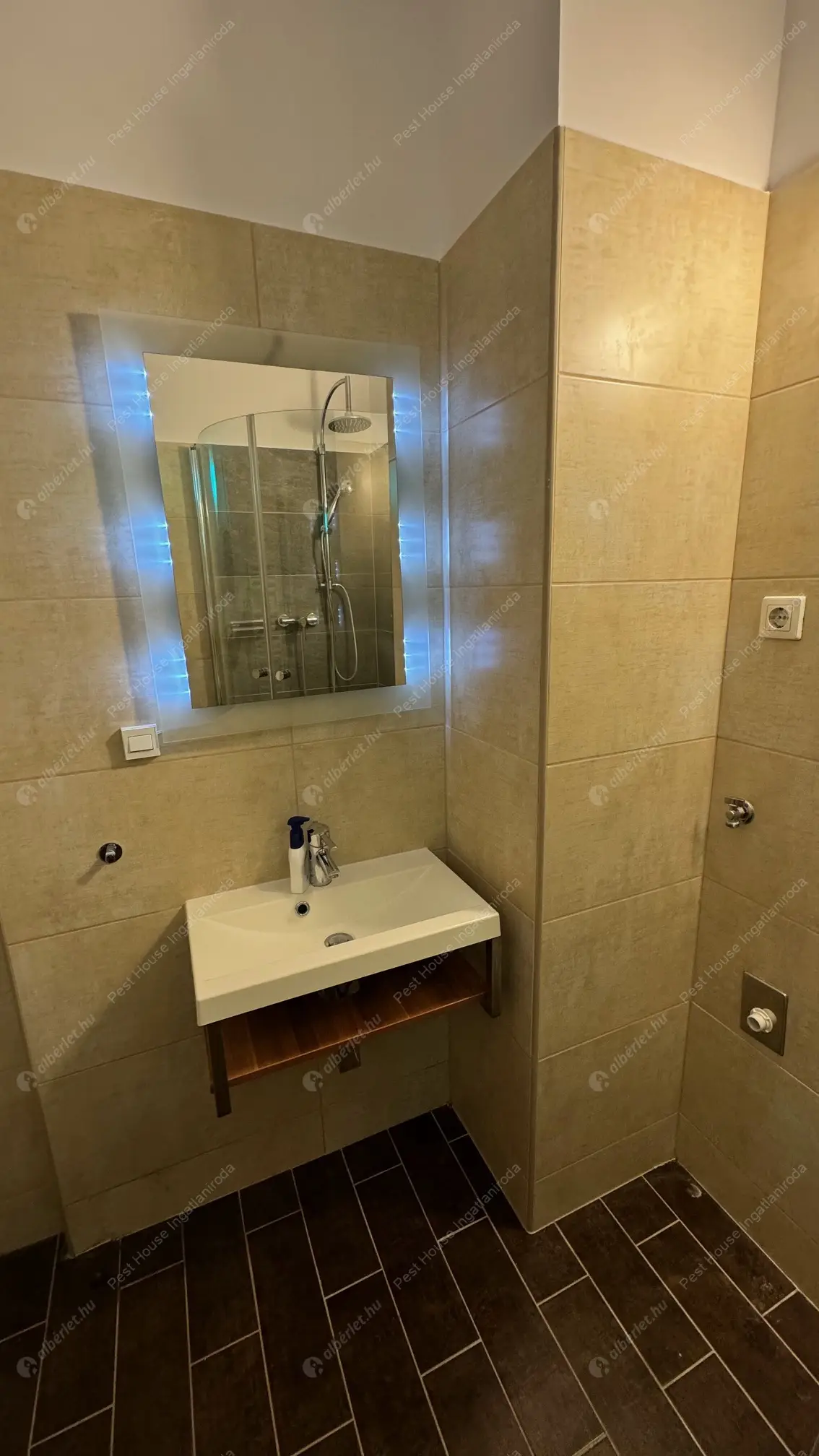 Kiadó albérlet 220000 Ft/hó áron: Budapest, XIII. kerület  Róbert Károly körút. Mérete: 43 nm, 2 szobás | Alberlet.hu - 6572598