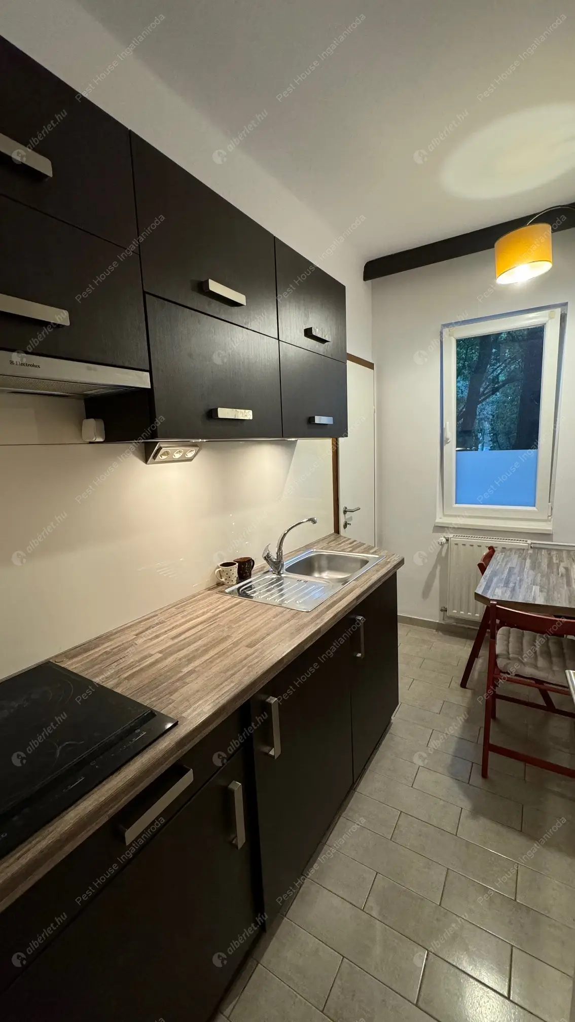 Kiadó albérlet 220000 Ft/hó áron: Budapest, XIII. kerület  Róbert Károly körút. Mérete: 43 nm, 2 szobás | Alberlet.hu - 6572612