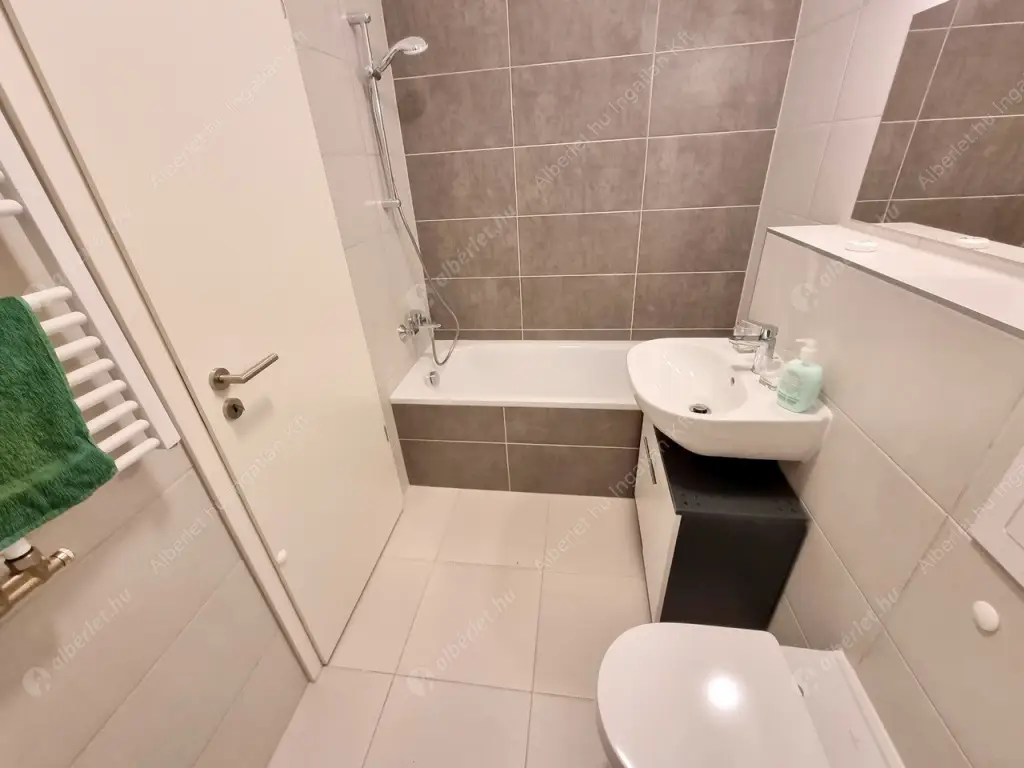 Kiadó albérlet 265000 Ft/hó áron: Budapest, XIII. kerület  Róbert Károly körút. Mérete: 45 nm, 2 szobás | Alberlet.hu - 6572777