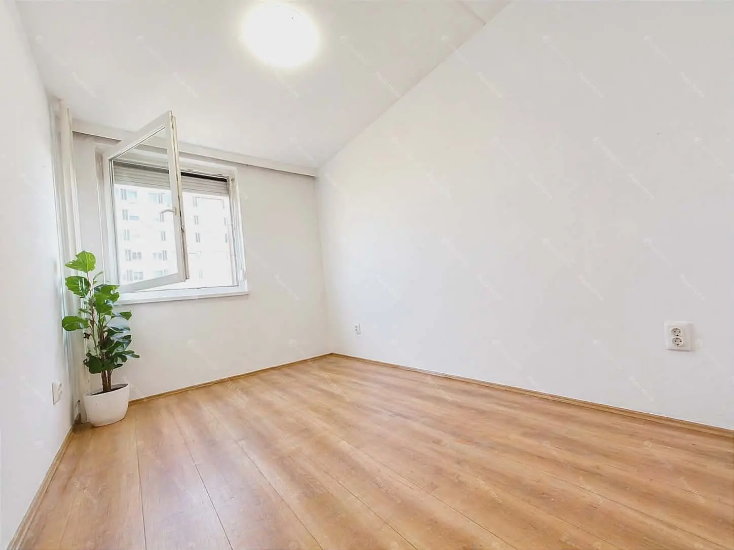 Kiadó albérlet 209000 Ft/hó áron: Budapest, XIII. kerület  Róbert Károly körút. Mérete: 46 nm, 2 szobás | Alberlet.hu - 6709536