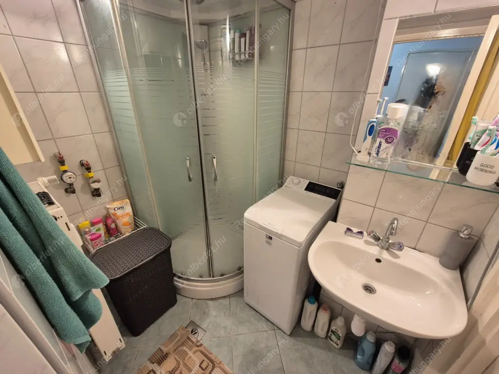 Kiadó albérlet 250000 Ft/hó áron: Budapest, XIII. kerület  Róbert Károly körút. Mérete: 61 nm, 2 szobás | Alberlet.hu - 6593183