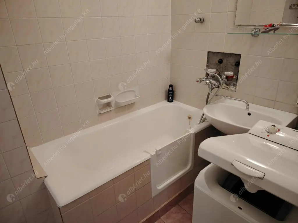 Kiadó albérlet 255000 Ft/hó áron: Budapest, XIII. kerület  Róbert Károly körút. Mérete: 62 nm, 2 szobás | Alberlet.hu - 6565156