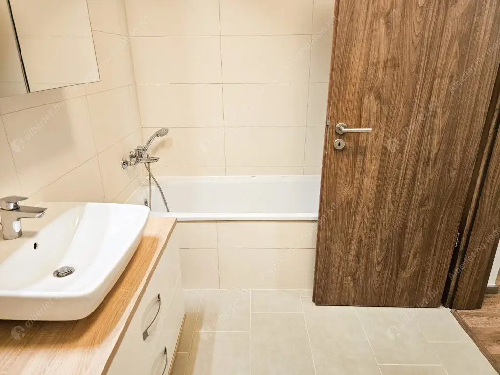 Kiadó albérlet 405000 Ft/hó áron: Budapest, XIII. kerület  Röppentyű utca. Mérete: 70 nm, 3 szobás | Alberlet.hu - 6638210