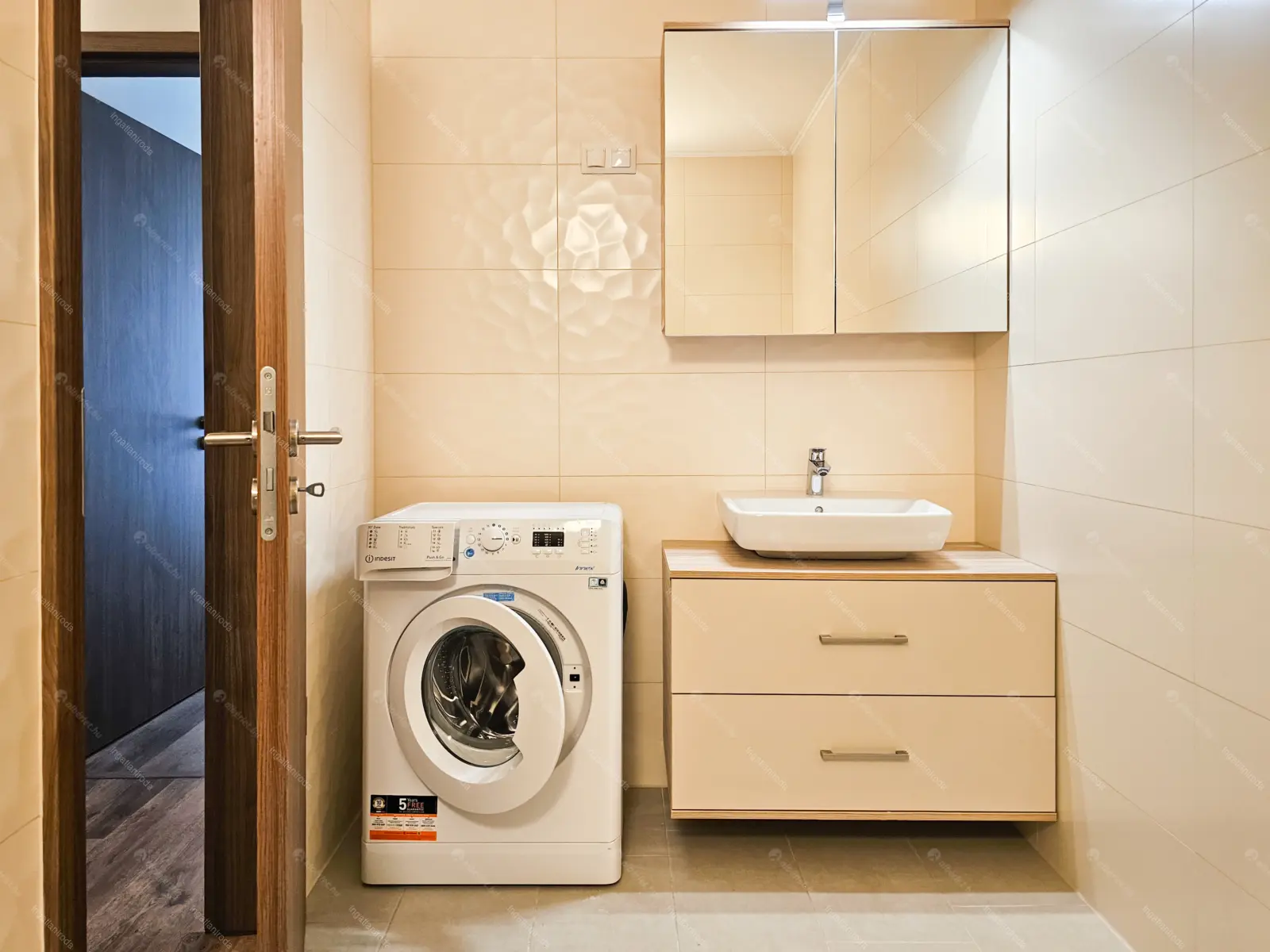 Kiadó albérlet 413000 Ft/hó áron: Budapest, XIII. kerület  Röppentyű utca. Mérete: 73 nm, 3 szobás | Alberlet.hu - 6700842