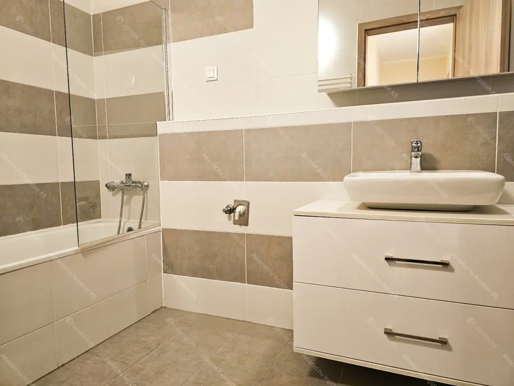 Kiadó albérlet 455000 Ft/hó áron: Budapest, XIII. kerület  Röppentyű utca. Mérete: 77 nm, 3 szobás | Alberlet.hu - 6667127