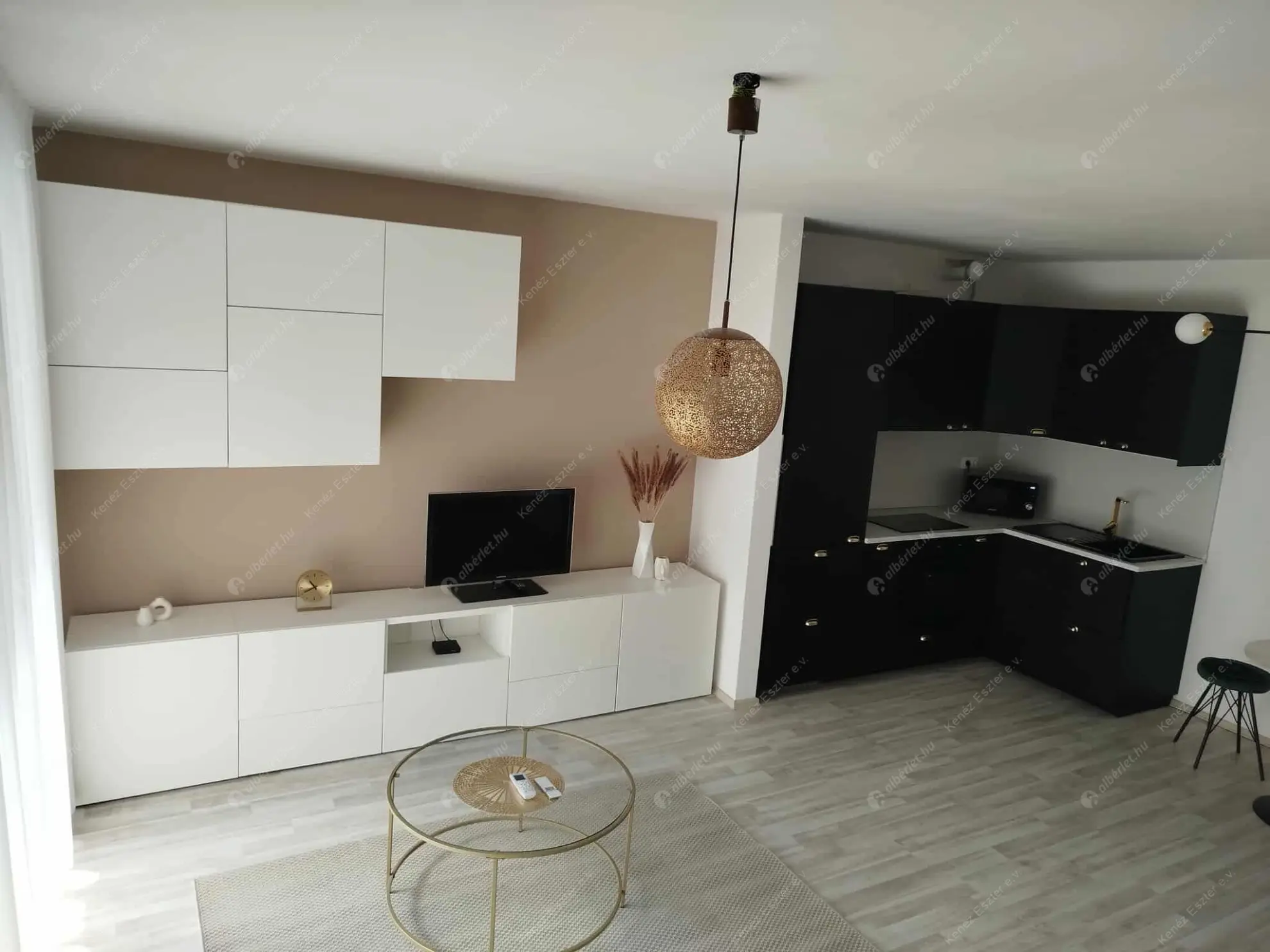 Kiadó albérlet 260000 Ft/hó áron: Budapest, XIII. kerület  Szabolcs utca. Mérete: 36 nm, 1 szobás | Alberlet.hu - 6572243