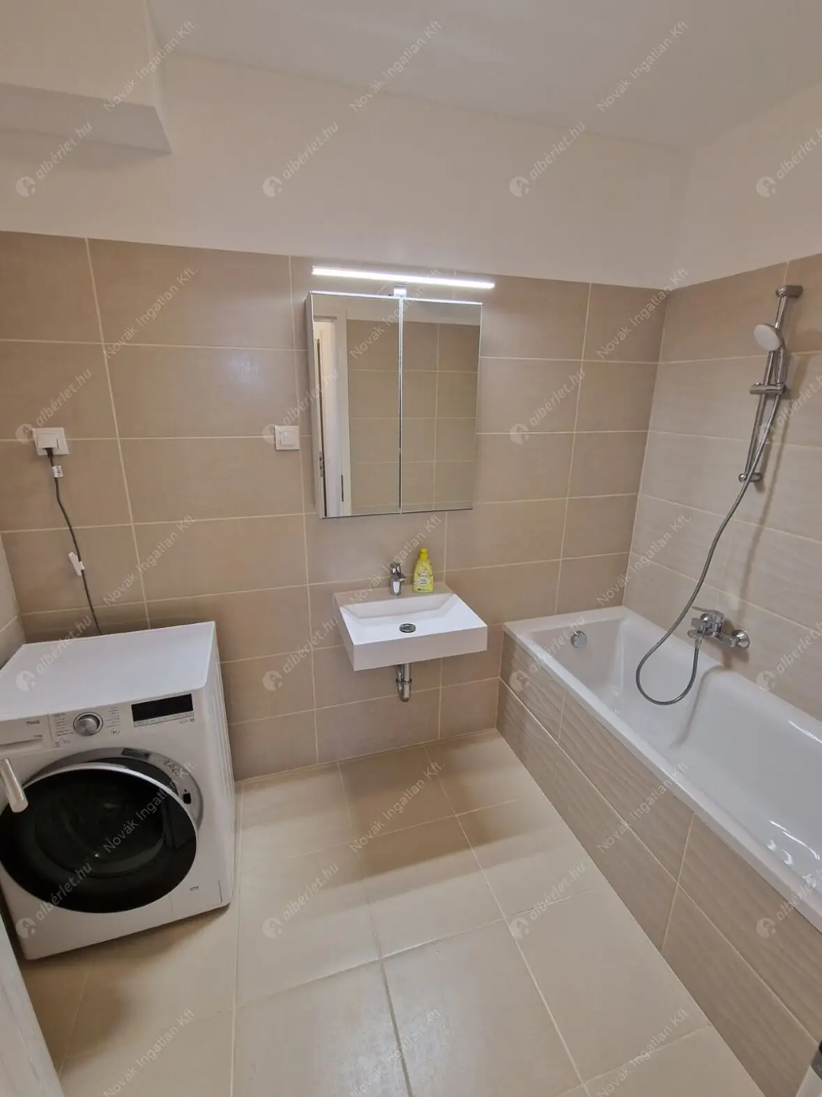 Kiadó albérlet 290000 Ft/hó áron: Budapest, XIII. kerület  Szabolcs utca. Mérete: 47 nm, 2 szobás | Alberlet.hu - 6575326