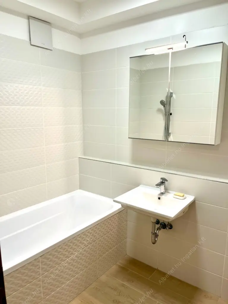 Kiadó albérlet 319000 Ft/hó áron: Budapest, XIII. kerület  Szabolcs utca. Mérete: 55 nm, 2 szobás | Alberlet.hu - 6586505