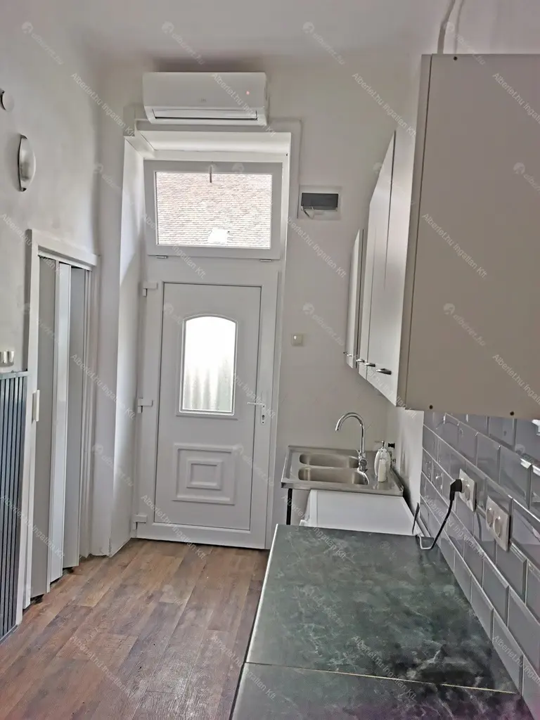 Kiadó albérlet 170000 Ft/hó áron: Budapest, XIII. kerület  Szent László út. Mérete: 30 nm, 1 szobás | Alberlet.hu - 6696042