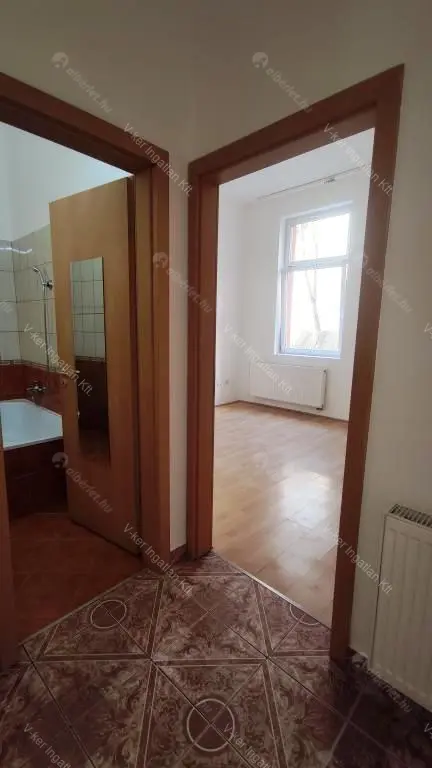 Kiadó albérlet 280000 Ft/hó áron: Budapest, XIII. kerület  Szent László út. Mérete: 57 nm, 2 szobás | Alberlet.hu - 5637028