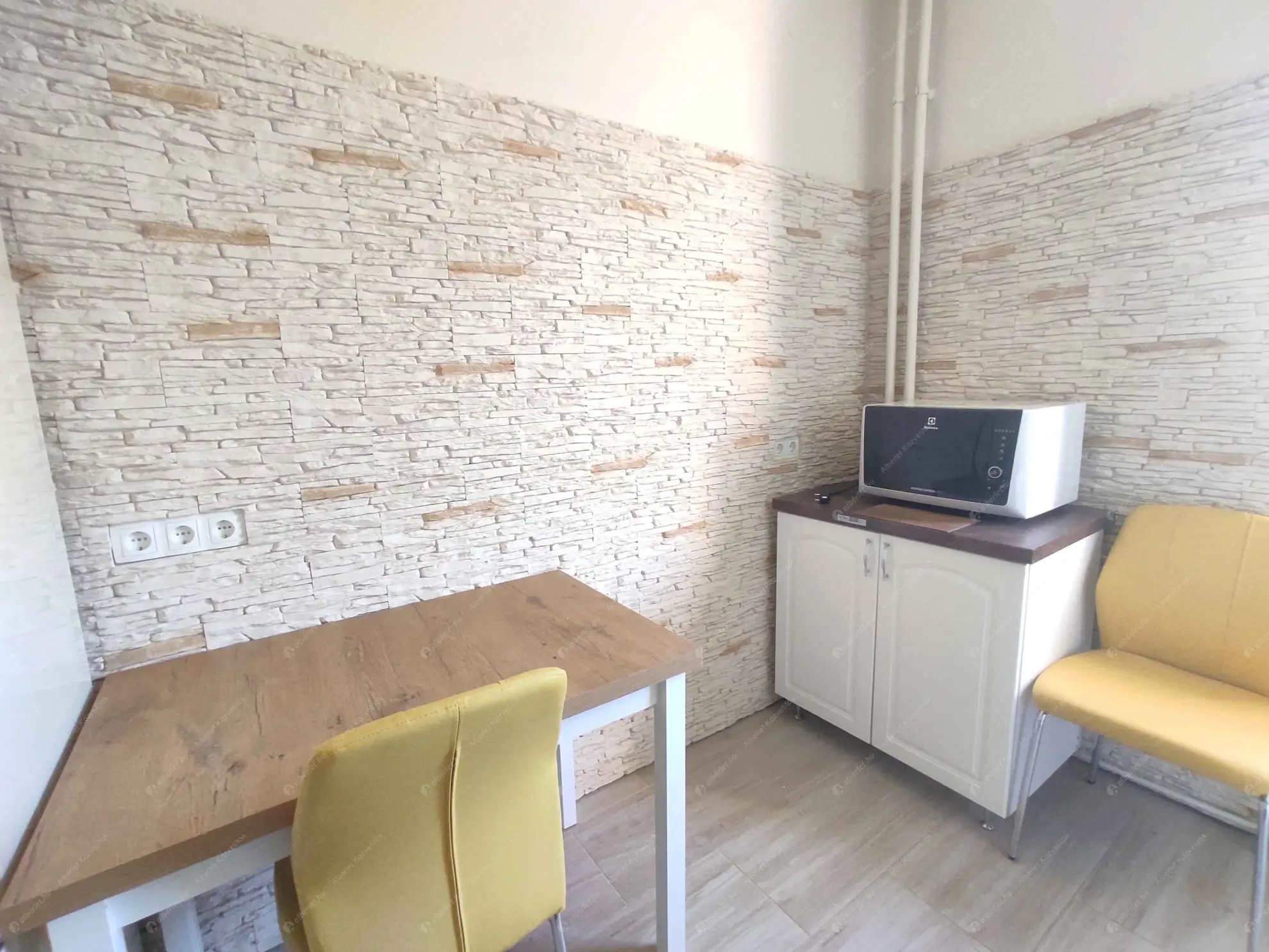 Kiadó albérlet 170000 Ft/hó áron: Budapest, XIII. kerület  Tahi utca. Mérete: 33 nm, 1 szobás | Alberlet.hu - 6595326