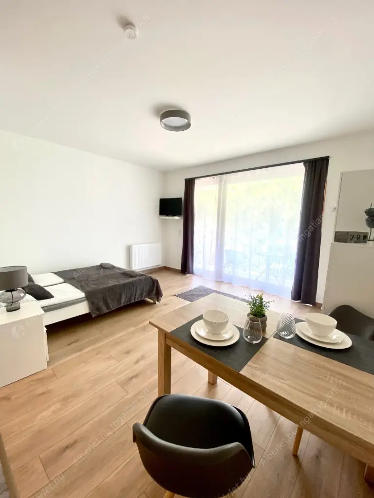 Kiadó albérlet 265000 Ft/hó áron: Budapest, XIII. kerület  Taksony utca. Mérete: 35 nm, 1 szobás | Alberlet.hu - 6582649