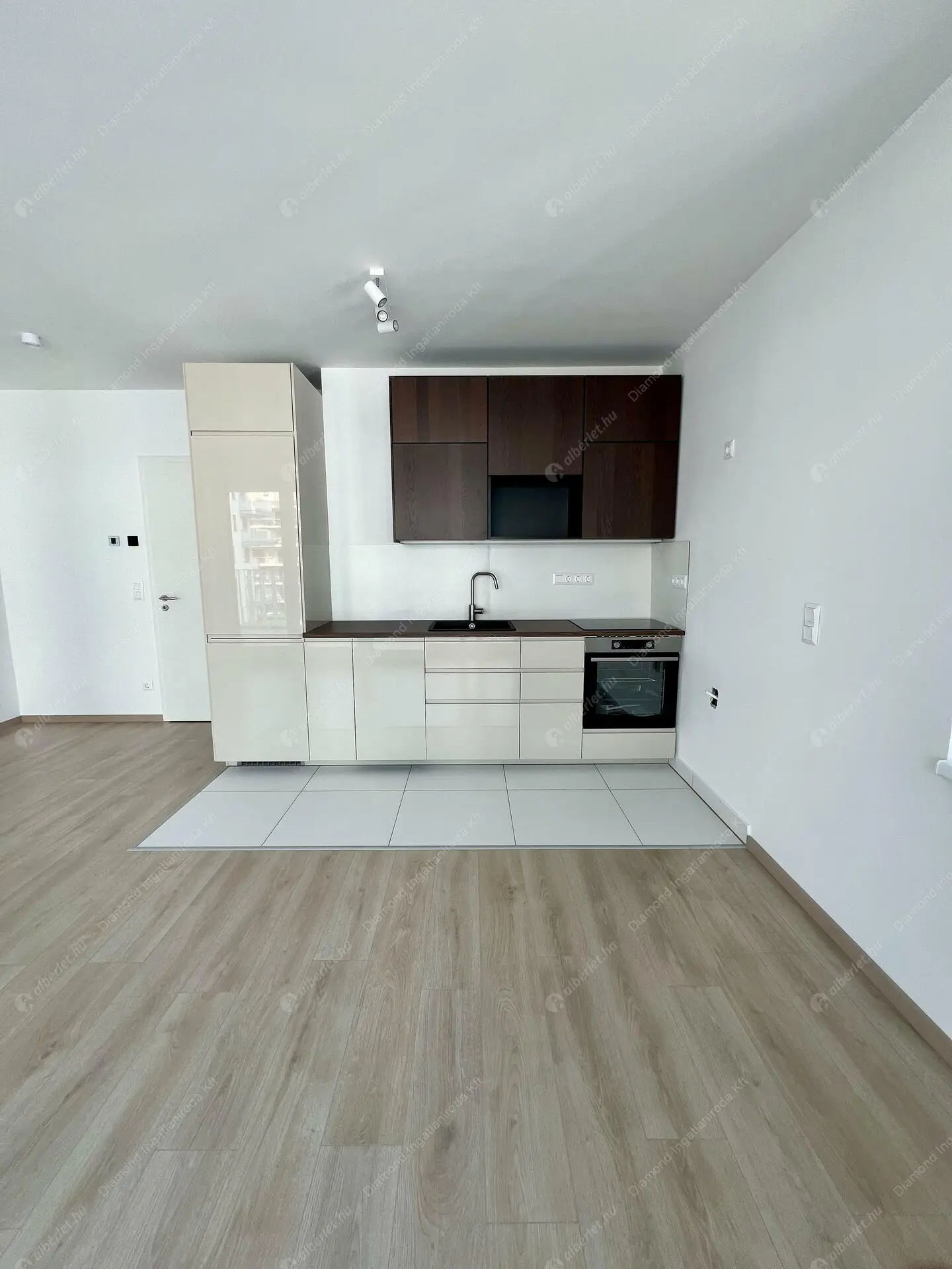 Kiadó albérlet 270000 Ft/hó áron: Budapest, XIII. kerület  Úszódaru utca. Mérete: 31 nm, 1 szobás | Alberlet.hu - 6496133