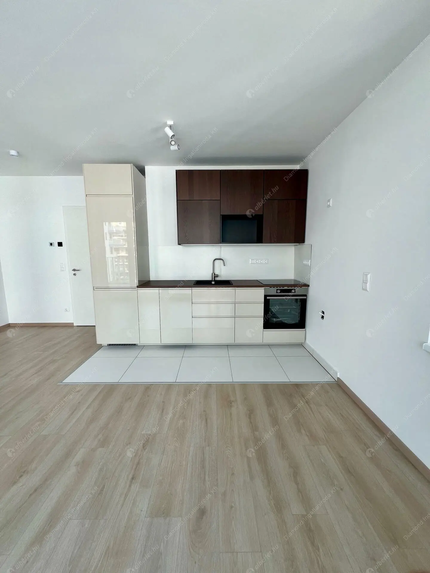 Kiadó albérlet 270000 Ft/hó áron: Budapest, XIII. kerület  Úszódaru utca. Mérete: 31 nm, 1 szobás | Alberlet.hu - 6496142