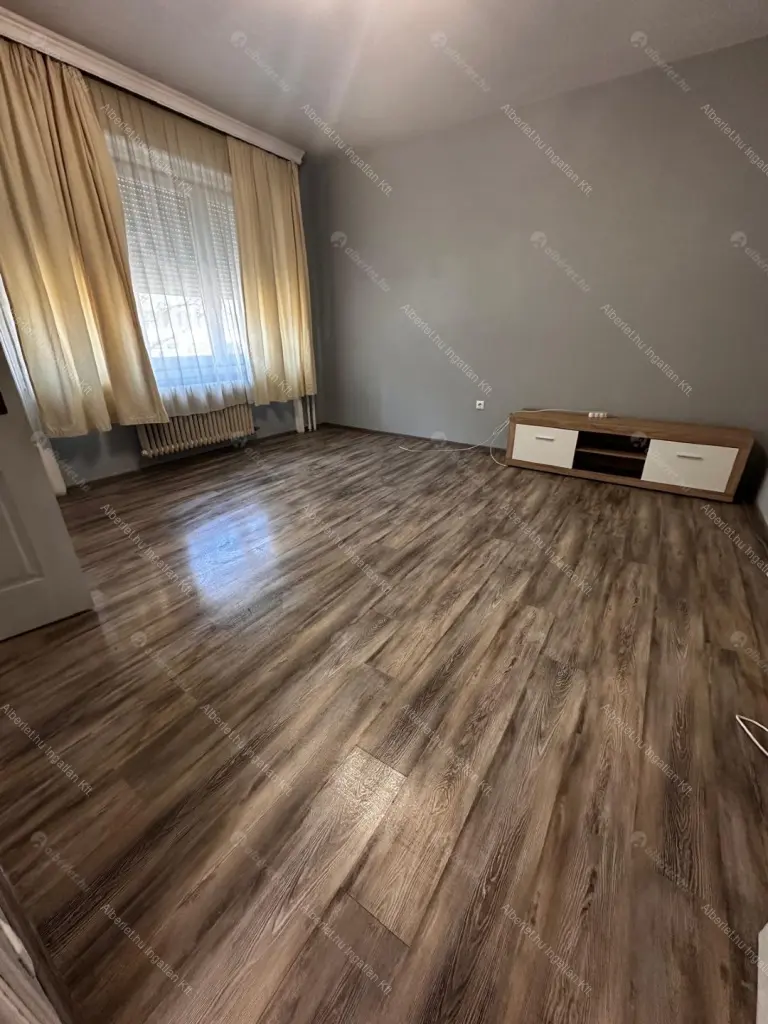 Kiadó albérlet 250000 Ft/hó áron: Budapest, XIII. kerület  Váci út. Mérete: 39 nm, 1 szobás | Alberlet.hu - 6690437