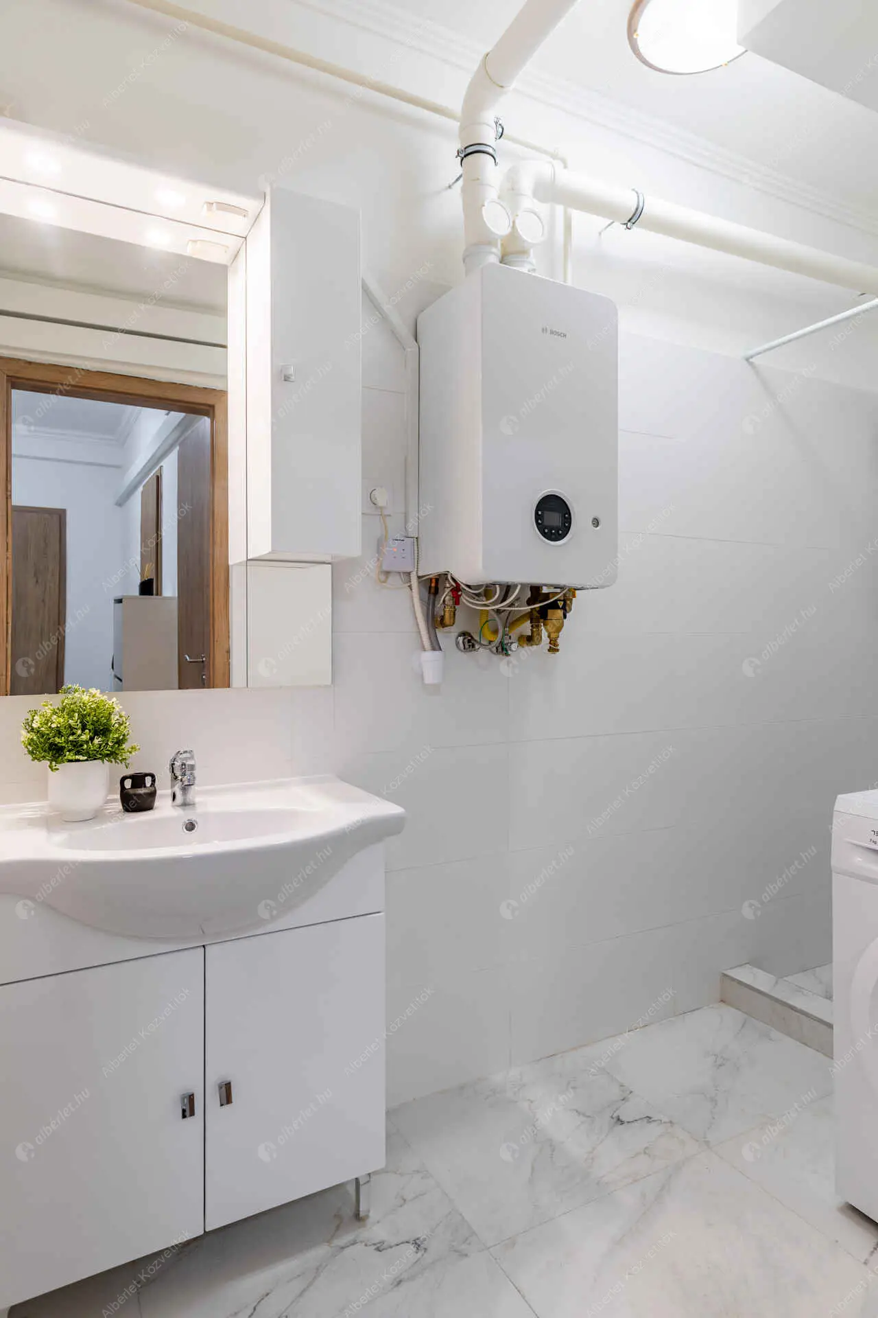 Kiadó albérlet 250000 Ft/hó áron: Budapest, XIII. kerület  Váci út. Mérete: 42 nm, 2 szobás | Alberlet.hu - 6589336