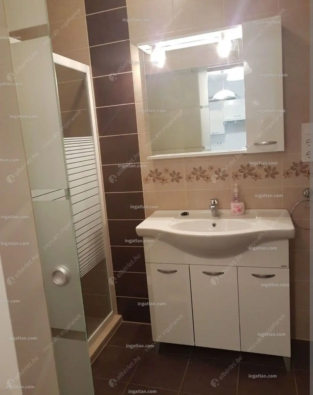 Kiadó albérlet 250000 Ft/hó áron: Budapest, XIII. kerület  Váci út. Mérete: 42 nm, 1 szobás | Alberlet.hu - 6610025