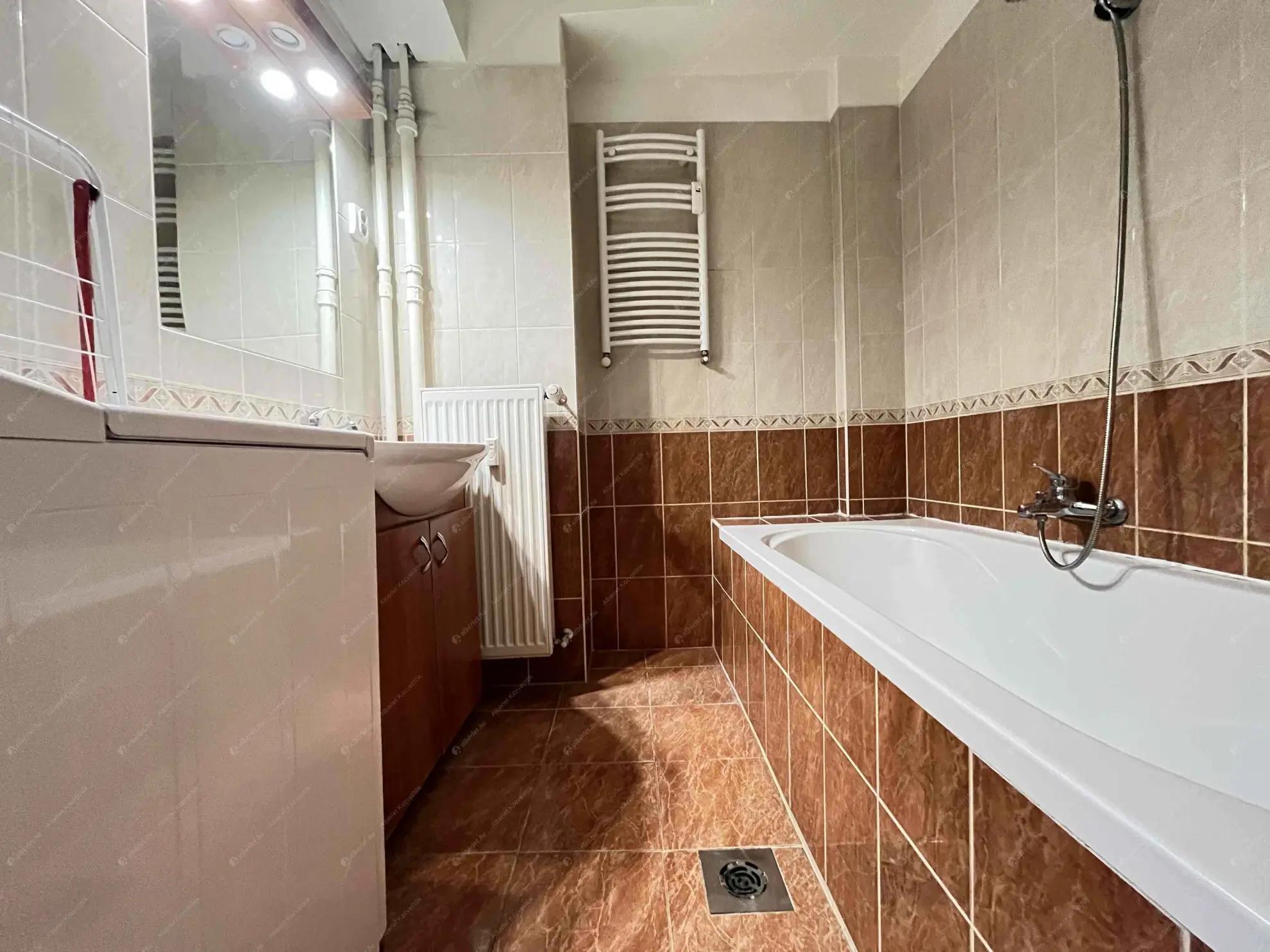 Kiadó albérlet 240000 Ft/hó áron: Budapest, XIII. kerület  Váci út. Mérete: 47 nm, 2 szobás | Alberlet.hu - 6592724