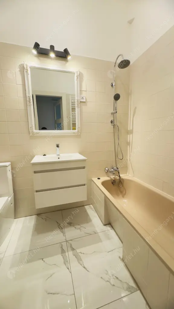 Kiadó albérlet 340000 Ft/hó áron: Budapest, XIII. kerület  Váci út. Mérete: 54 nm, 2 szobás | Alberlet.hu - 6595975